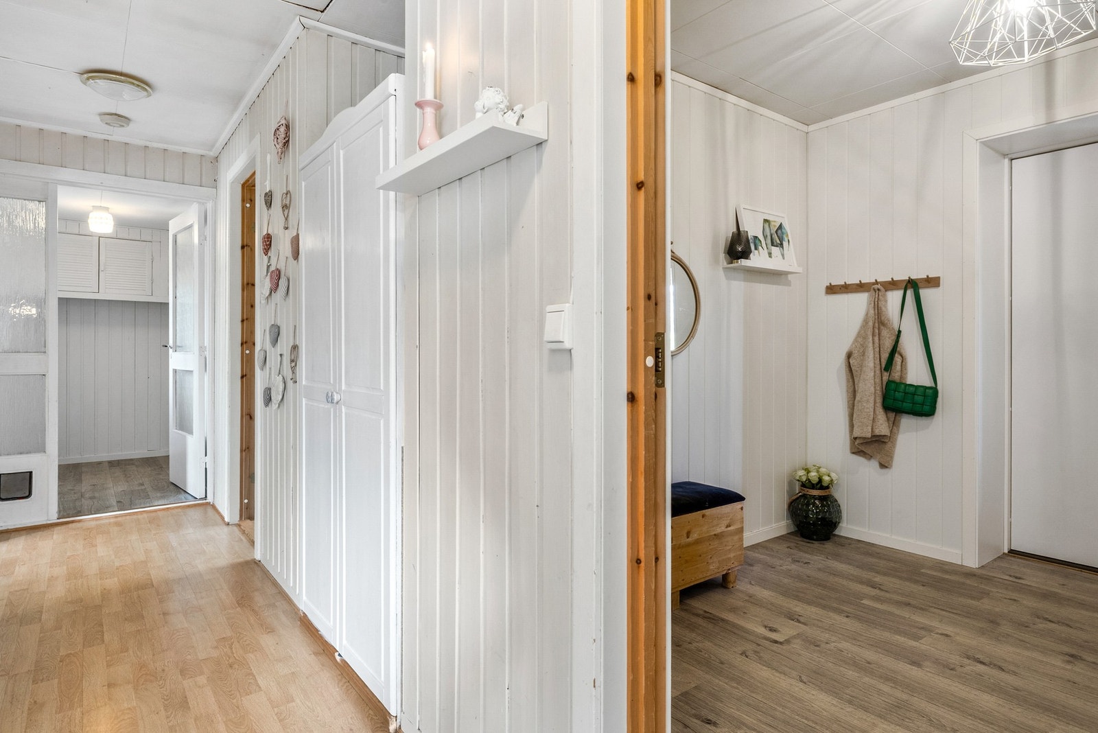 Romslig vindfang og entrè Galleribilde