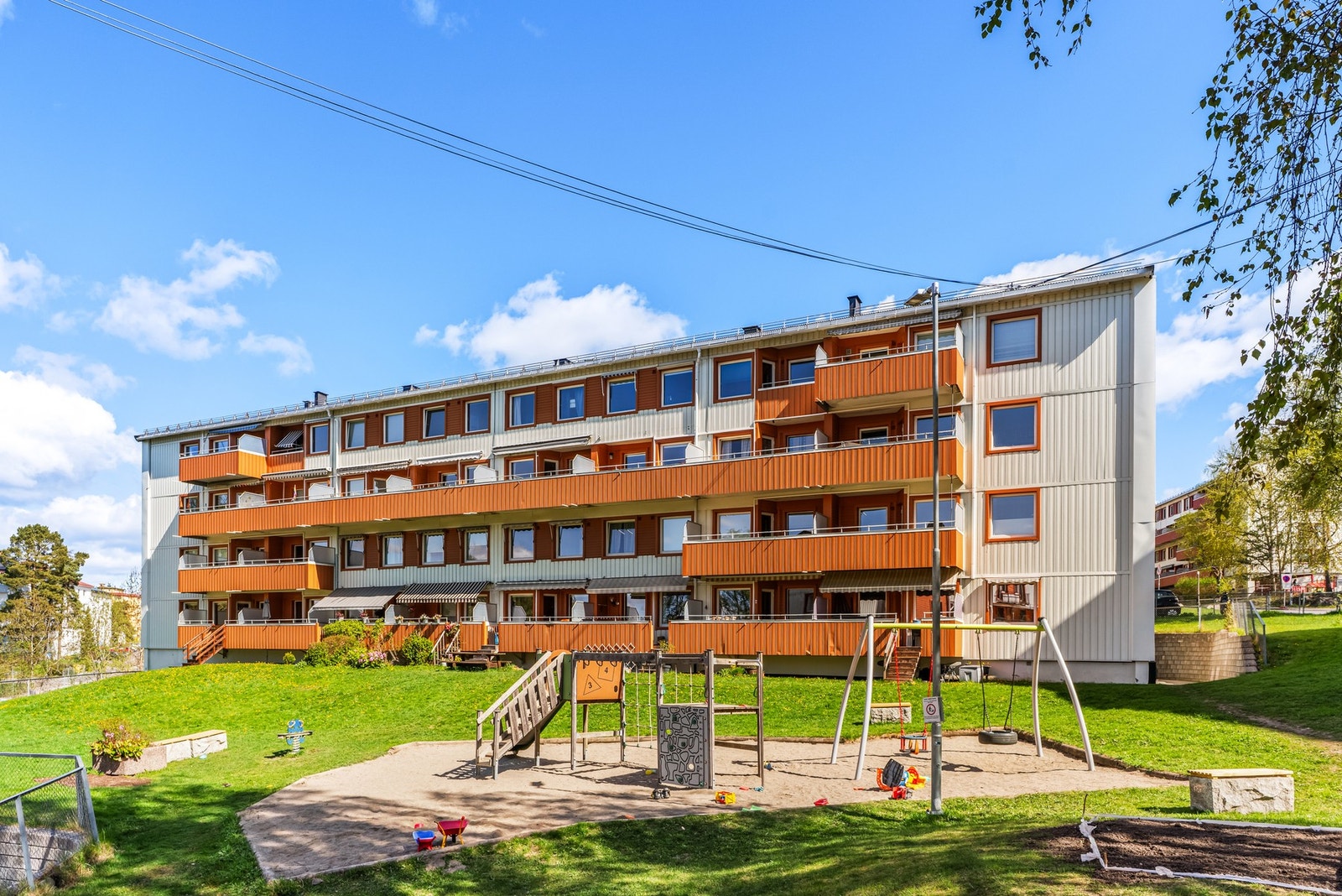 Boligen ligger fint plassert i byggets tredje og fjerde etasje. Galleribilde
