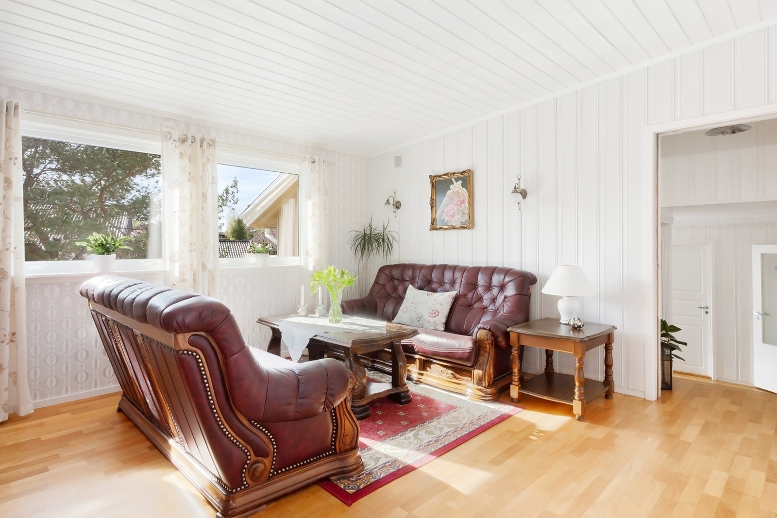 Store vinduer gir fint lysspill. Galleribilde
