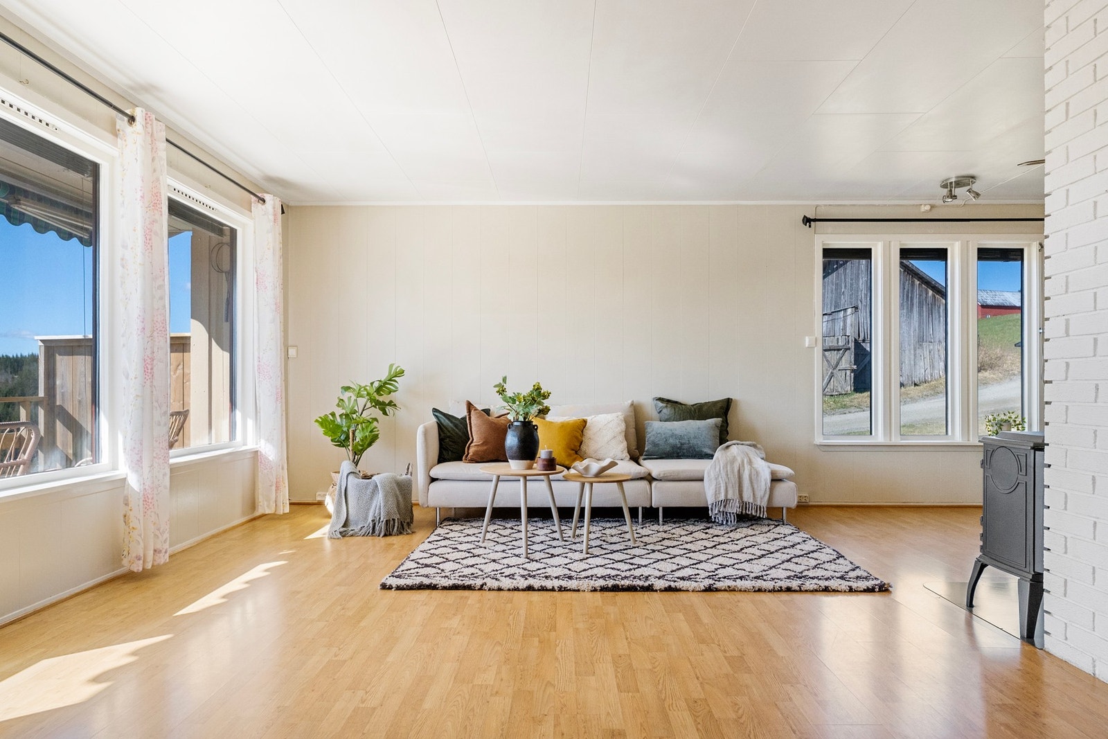 Kårbolig - lys og luftig stue Galleribilde