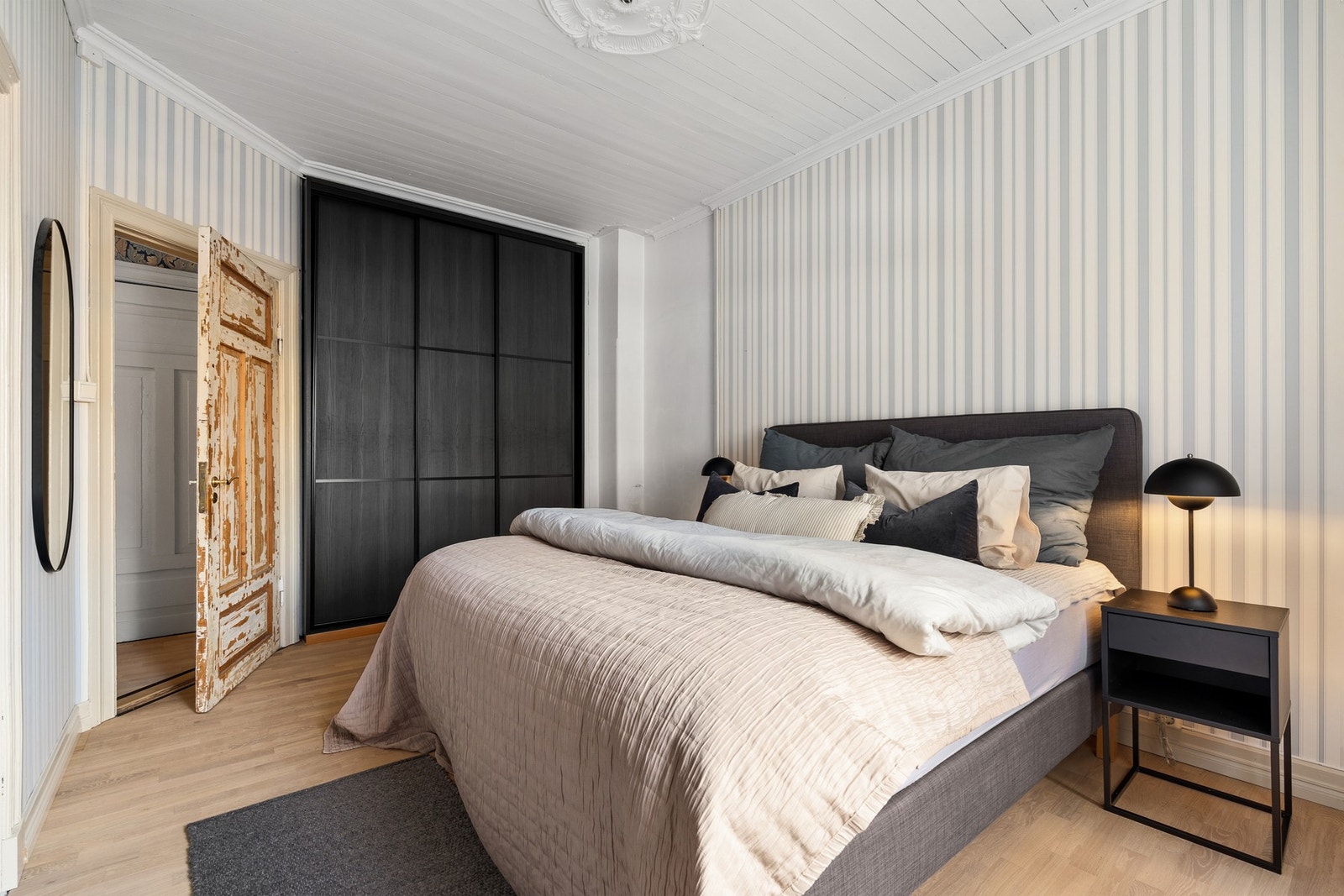 Soverommet har god plass til stor seng og garderobeskap. Galleribilde