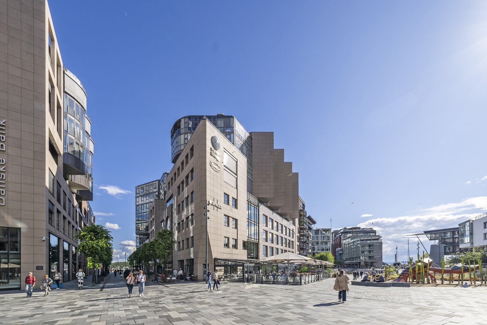 Aker Brygge har et svært rikt utvalg av restauranter, noe for enhver smak. Galleribilde