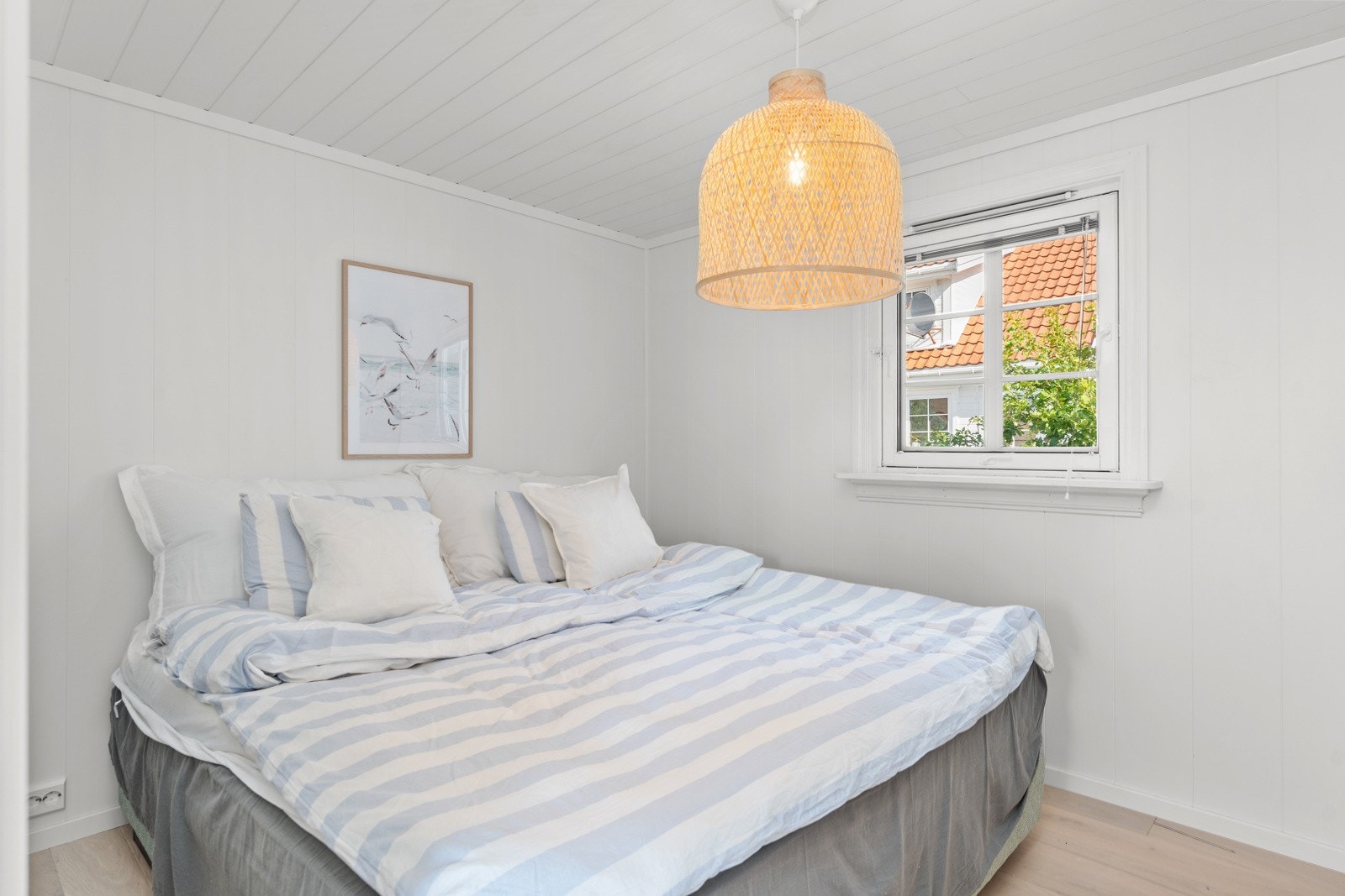 Romslig hovedsoverom med god plass til dobbeltseng og garderobeskap. Galleribilde