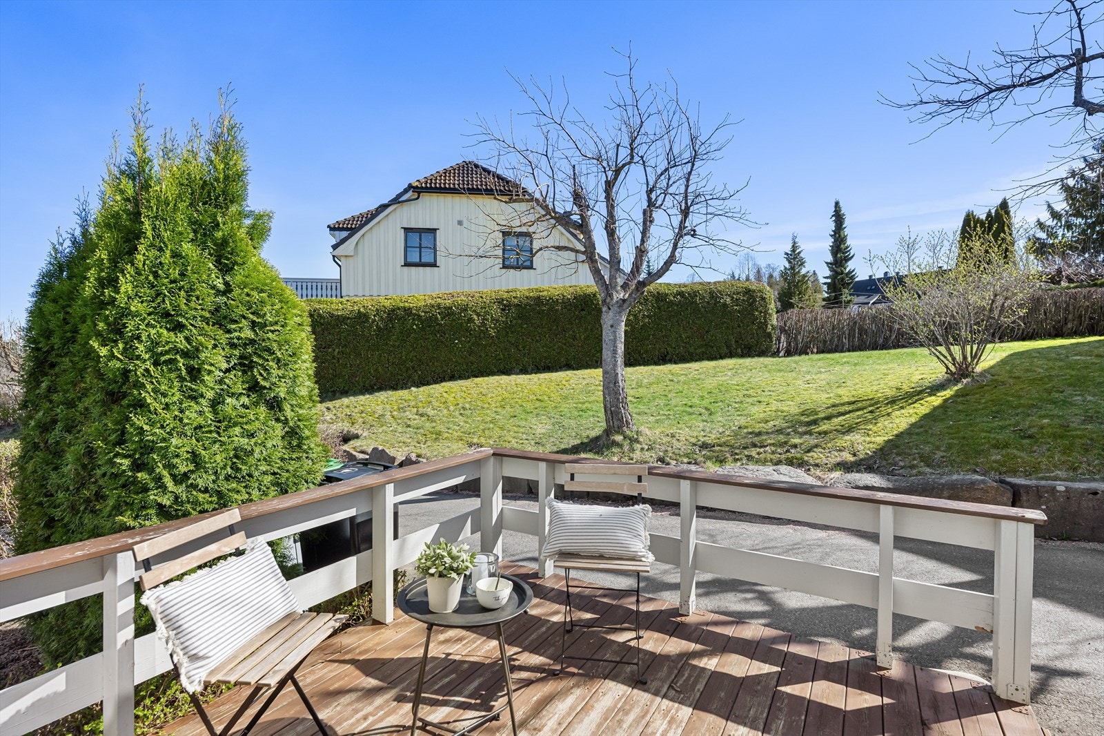 Ved inngangspartiet er det en terrasse på ca. 8 m². Galleribilde