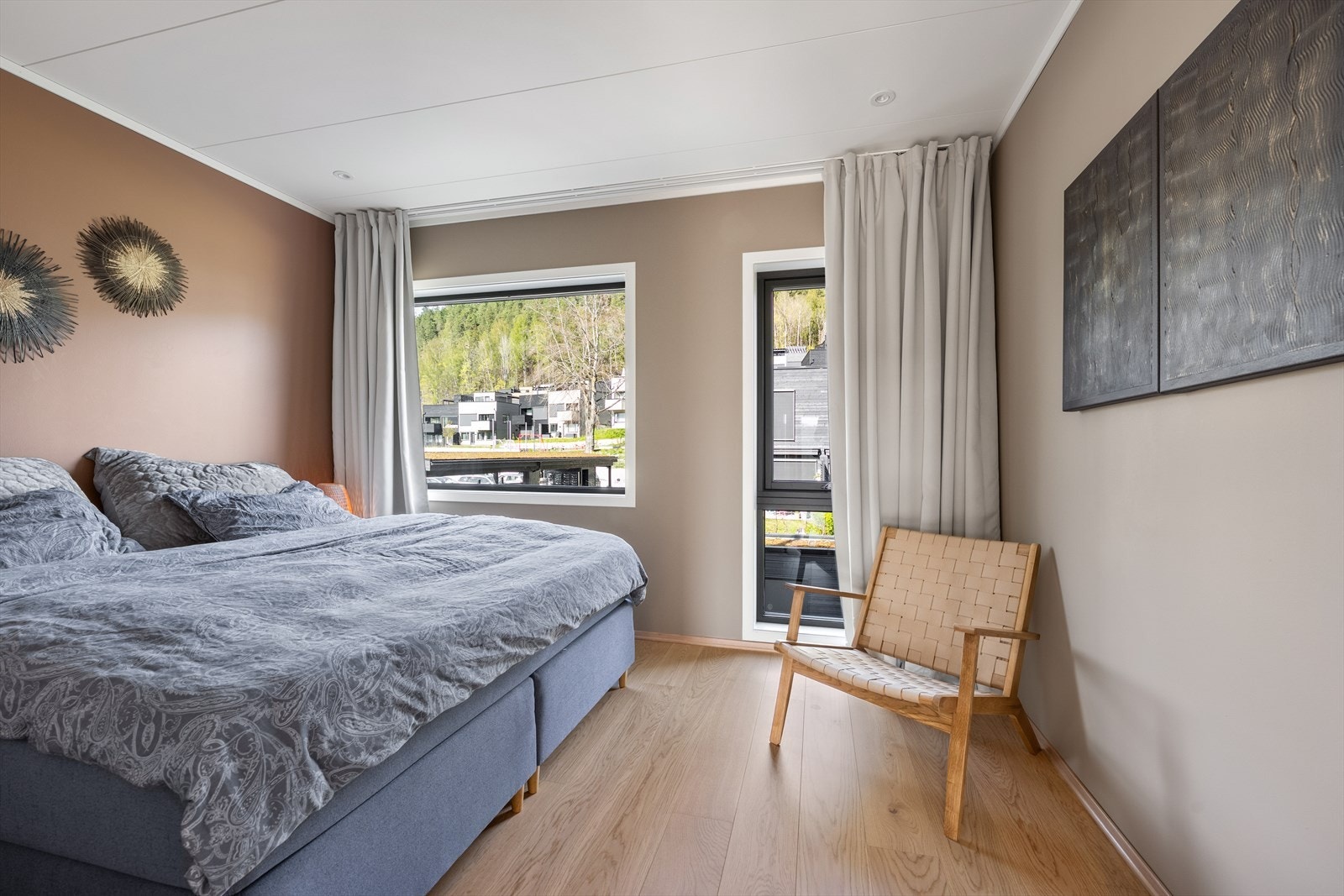 Et lunt og behagelig hovedsoverom. Galleribilde