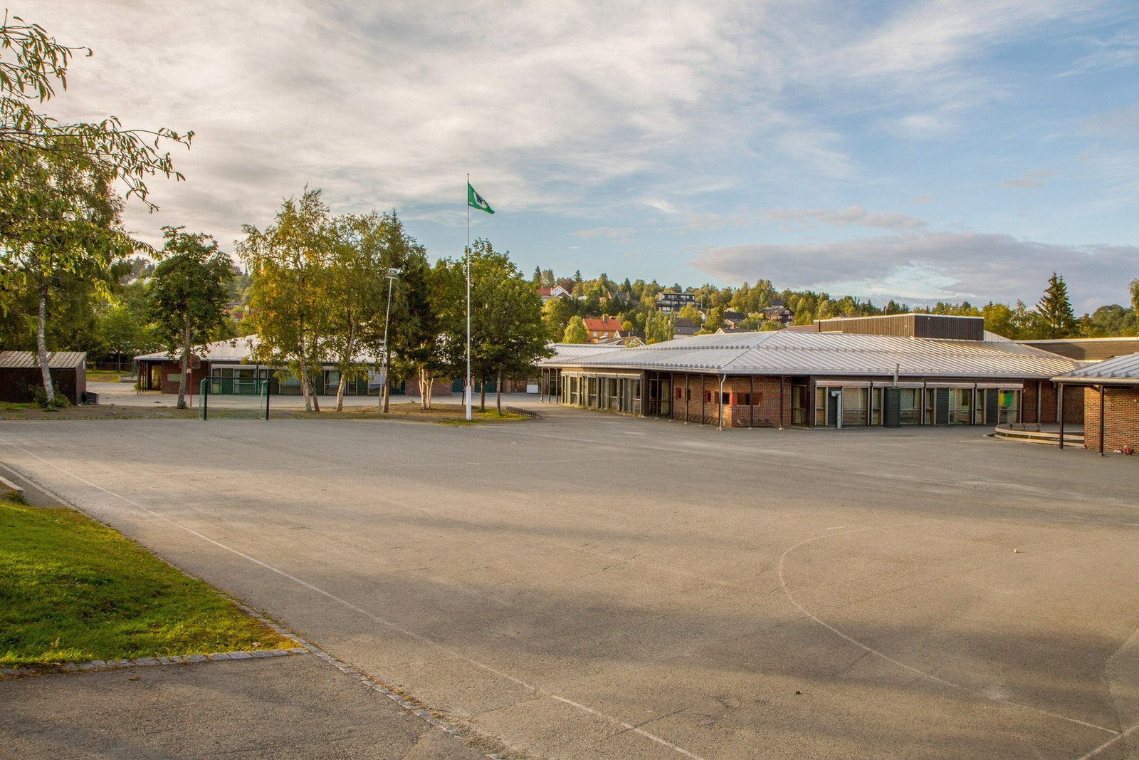 Sentral og barnevennlig beliggenhet på Byåsen. Kort vei til Dalgård barneskole. Galleribilde