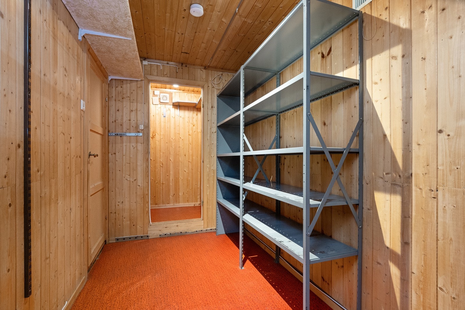 Praktisk bod med mye lageringsplass. Galleribilde