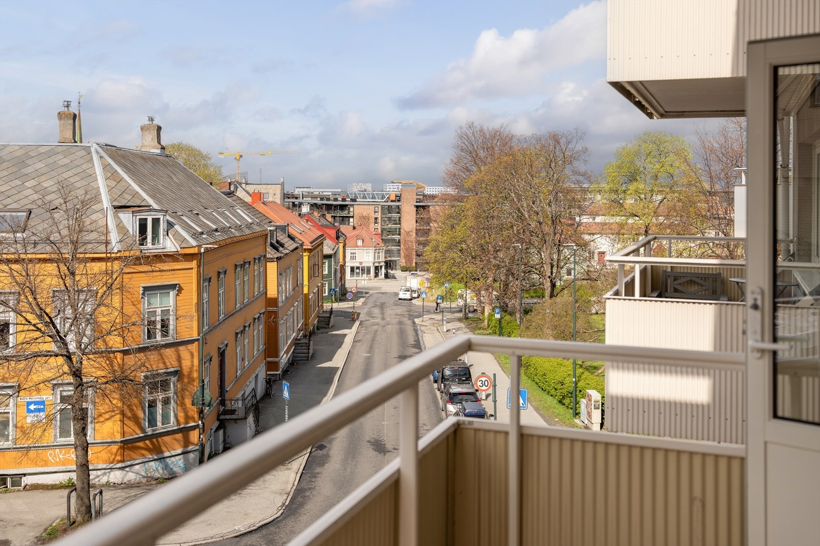 Balkongen er vendt i en vestvendt retning, noe som sørger for herlige solforhold! Galleribilde