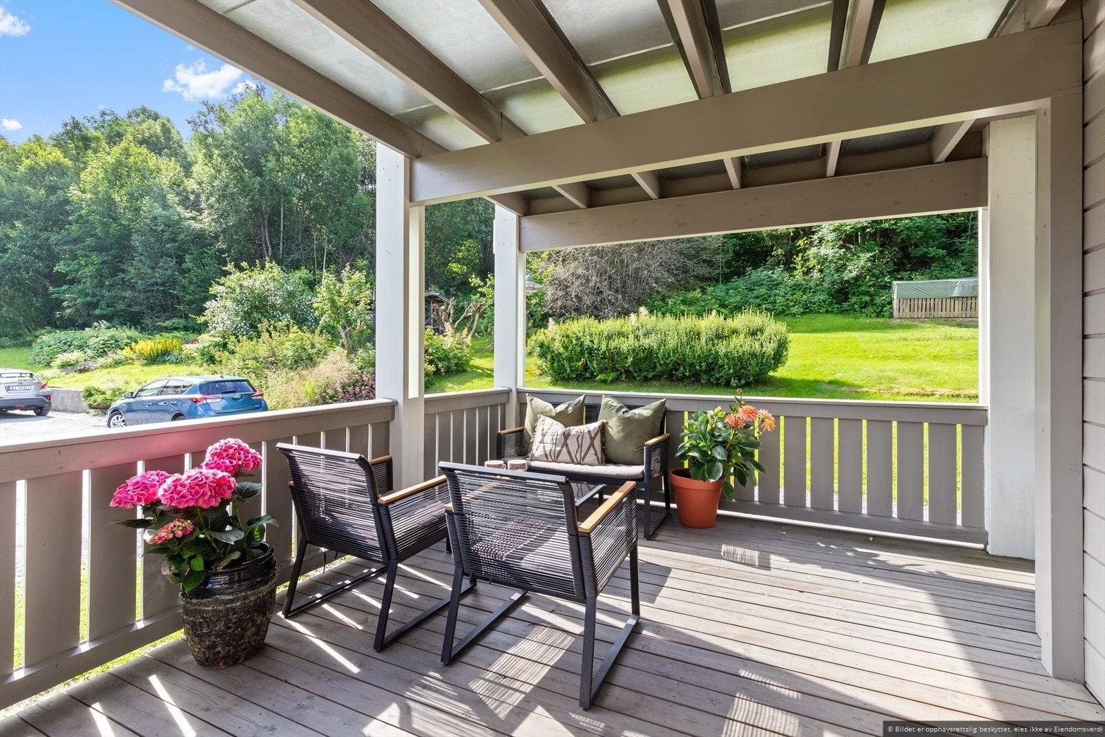 Leiligheten har en overbygd terrasse på ca. 16 kvm Galleribilde