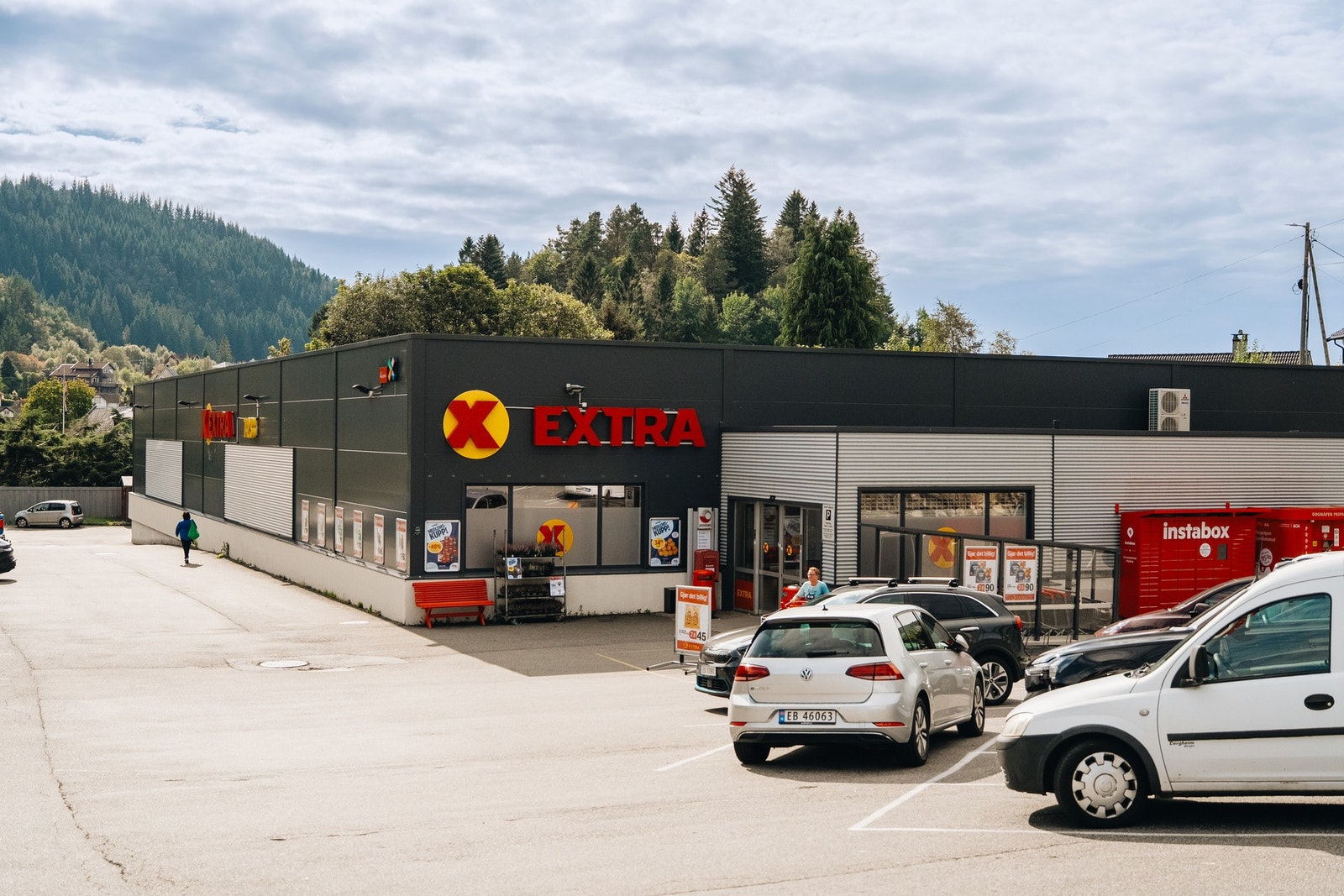 - Det er kort vei til dagligvarebutikker som Kiwi og Coop Extra - Galleribilde