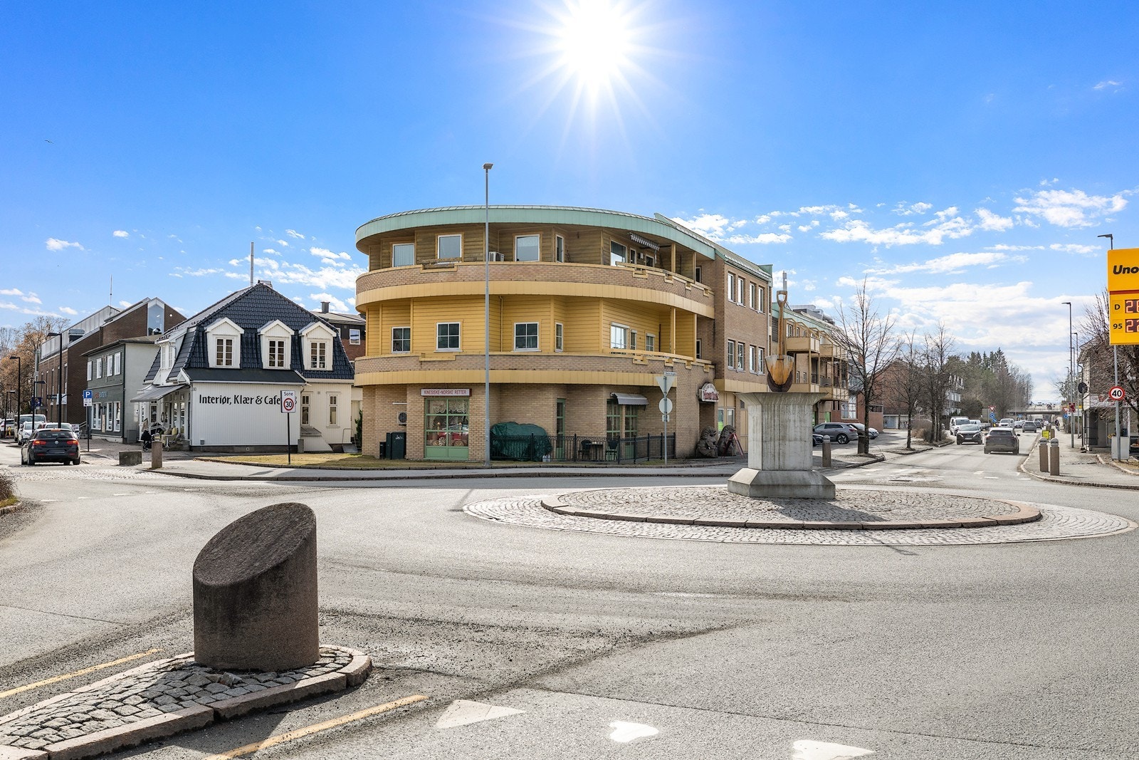 Sjoldaker Sameie er et kombinert bolig- og næringsbygg med en sentral plassering i Hokksund sentrum. Galleribilde