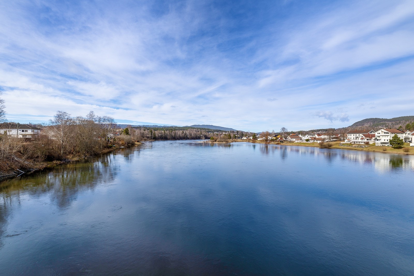 Drammenselva er en sentral del av bybildet og tilbyr fine rekreasjonsområder. Galleribilde