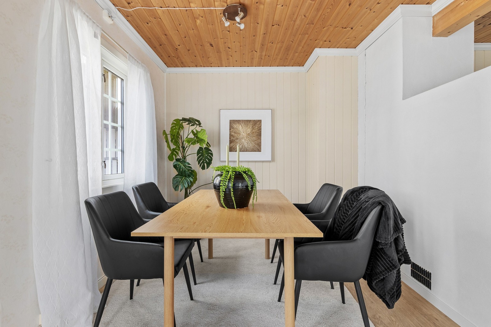 God plass for flere sittegrupper. Galleribilde