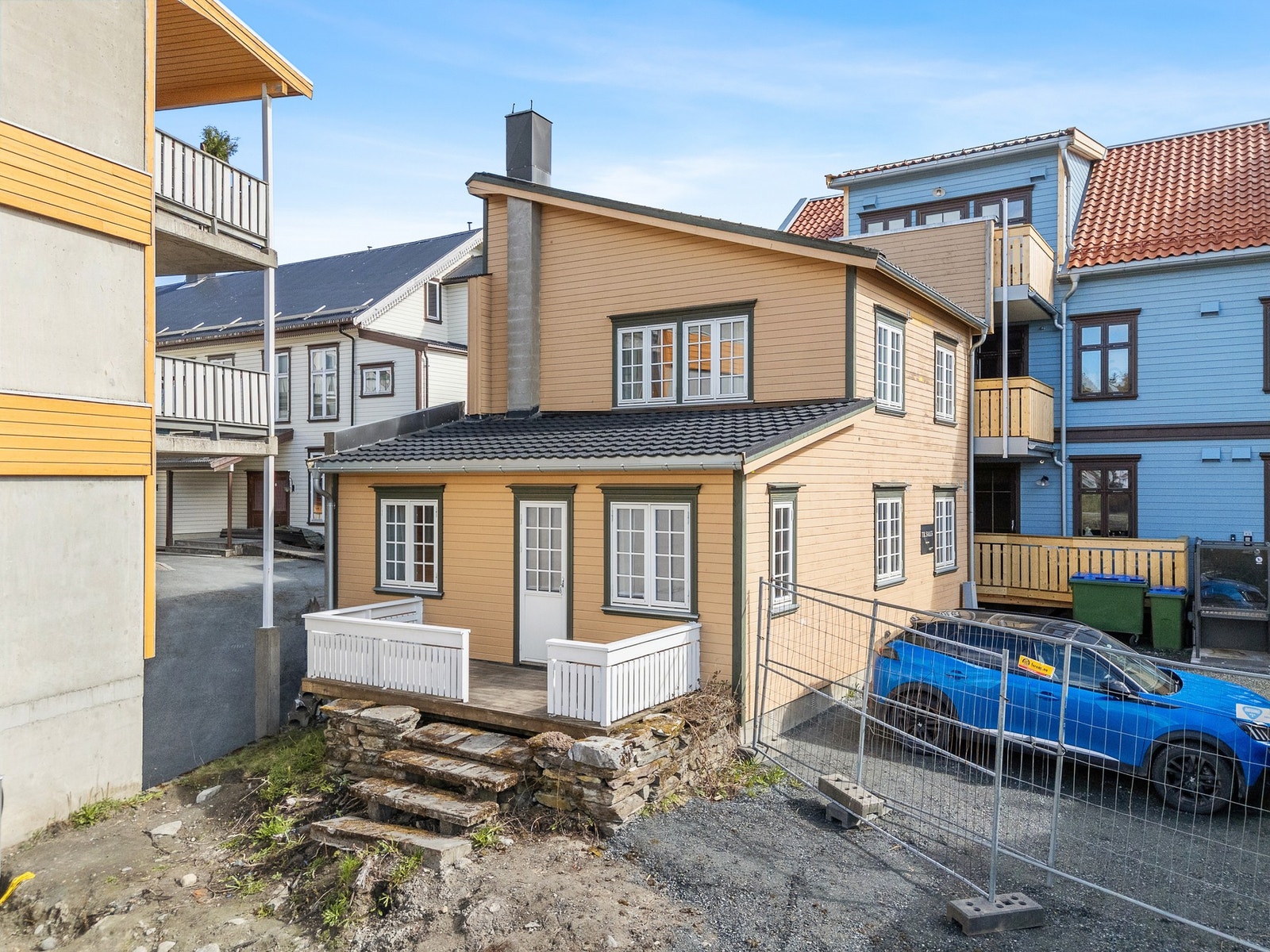 Bygget er noe oppusset etter brann i nabobygg i 2023. Galleribilde