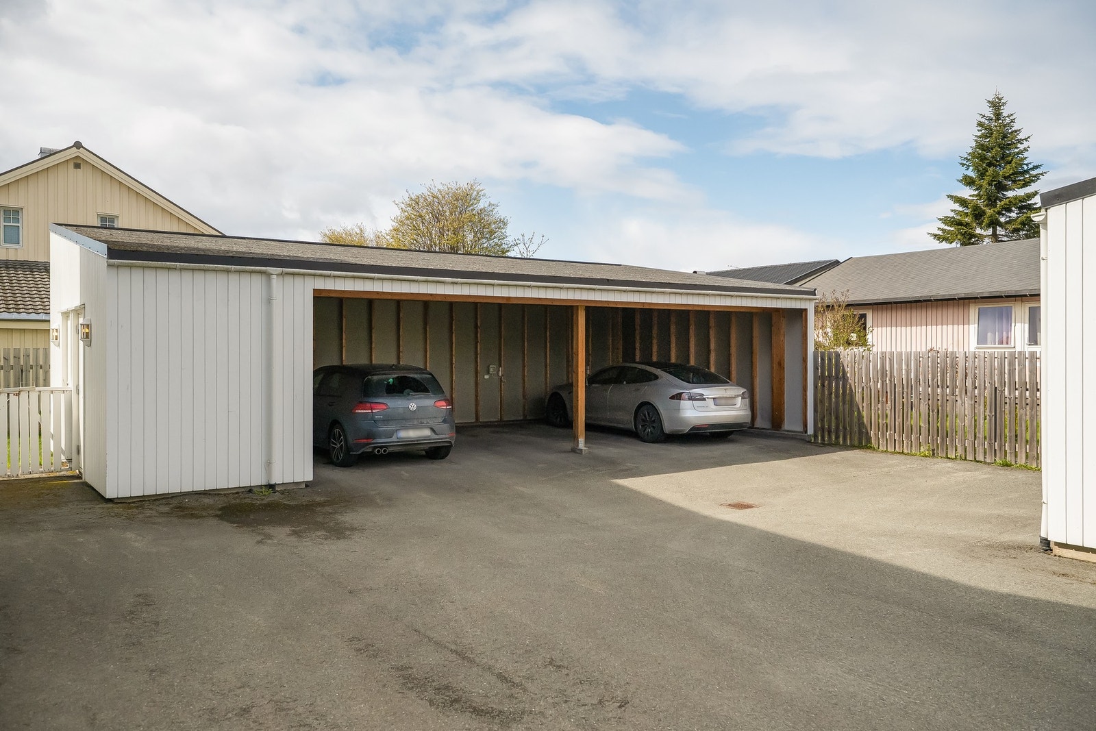 Egen plass i carportanlegg samt sportsbod på 5m² Galleribilde