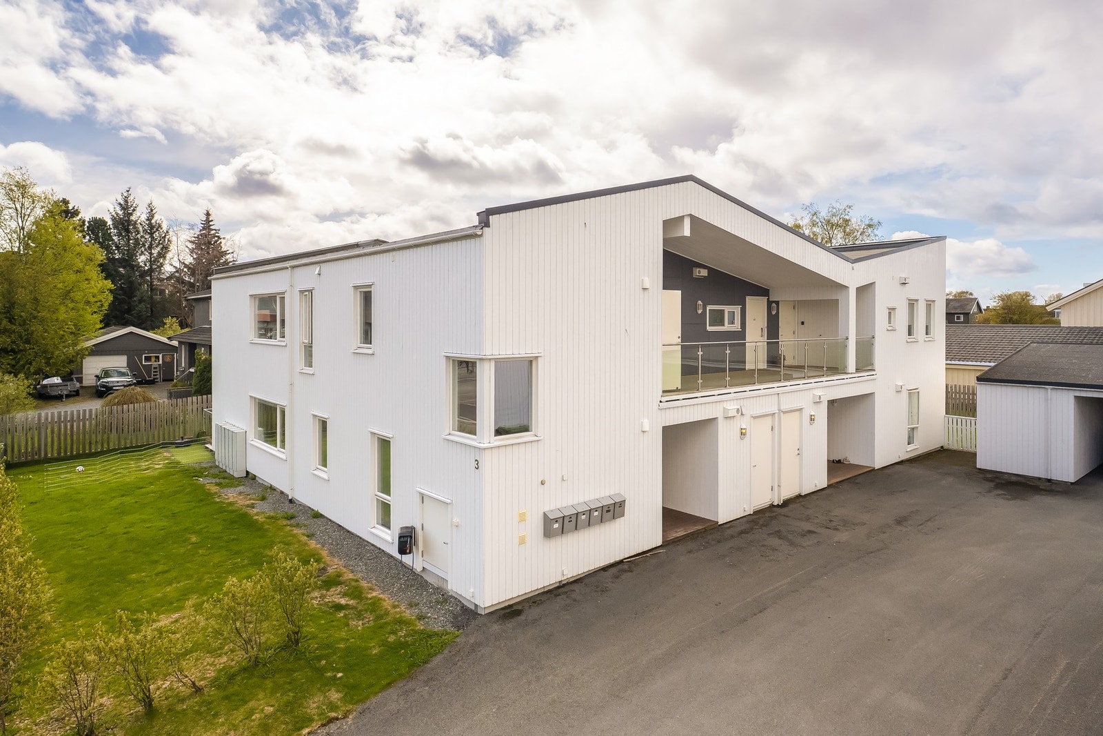 God plass til gjesteparkering utenfor Galleribilde