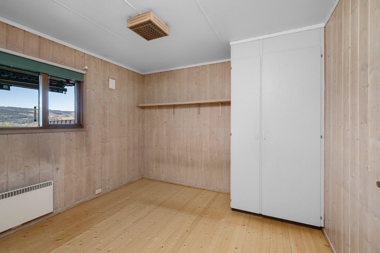 Det tredje soverommet har også plass til garderobe og skrivepult. Galleribilde
