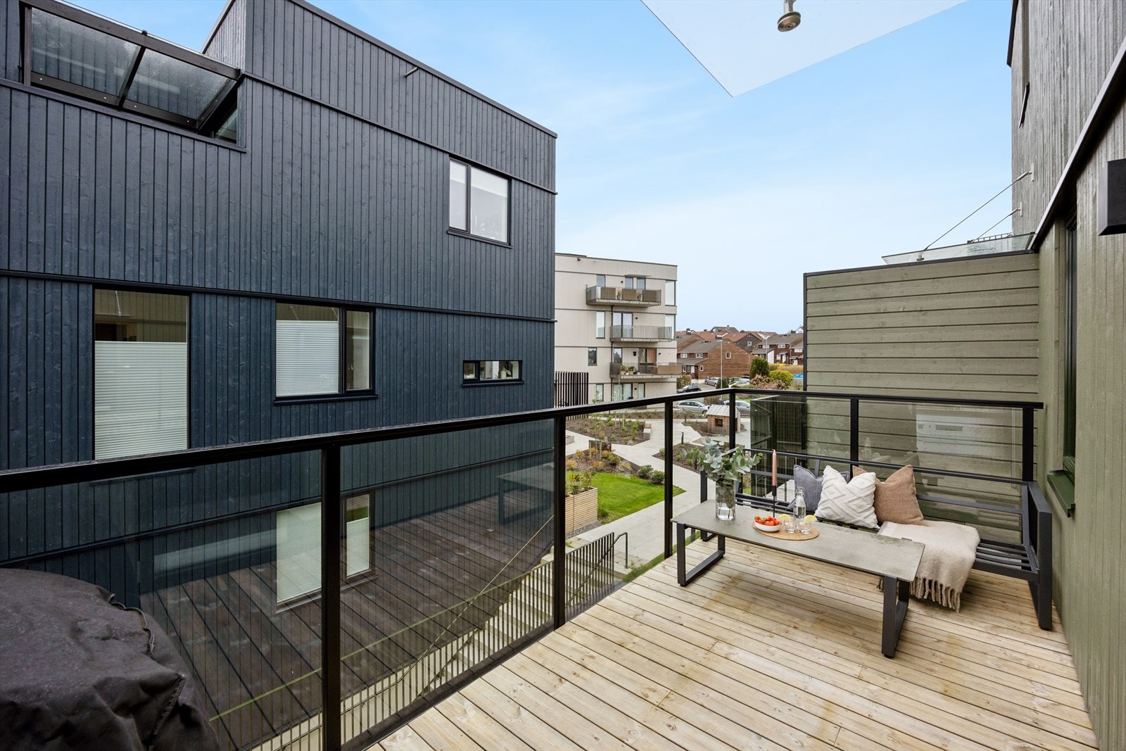 Kjekk terrasse/balkong med gode solforhold. Galleribilde