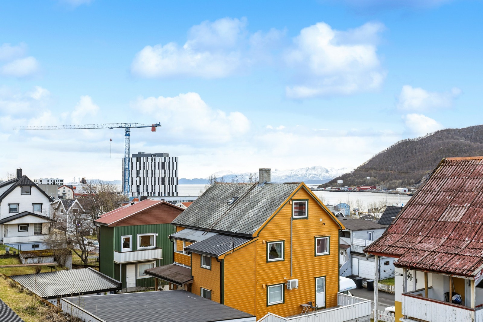 Utsikt fra stue/kjøkken. Galleribilde