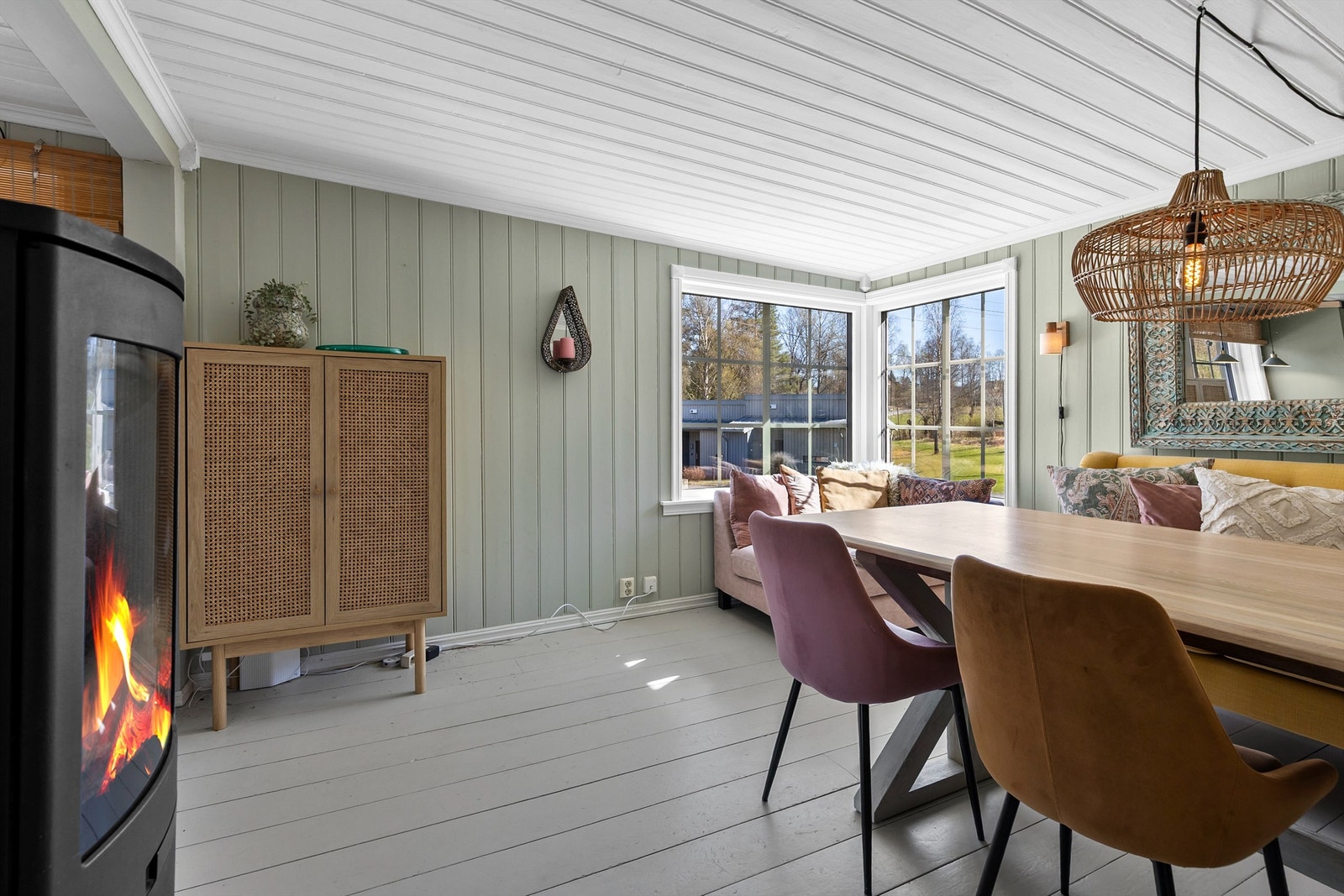 Peisovn i stuen for ekstra varme og hygge på kjølige dager. Galleribilde