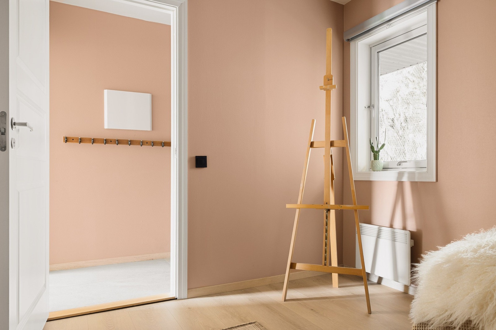 Her er det også god plass til seng, nattbord og garderobe. Galleribilde