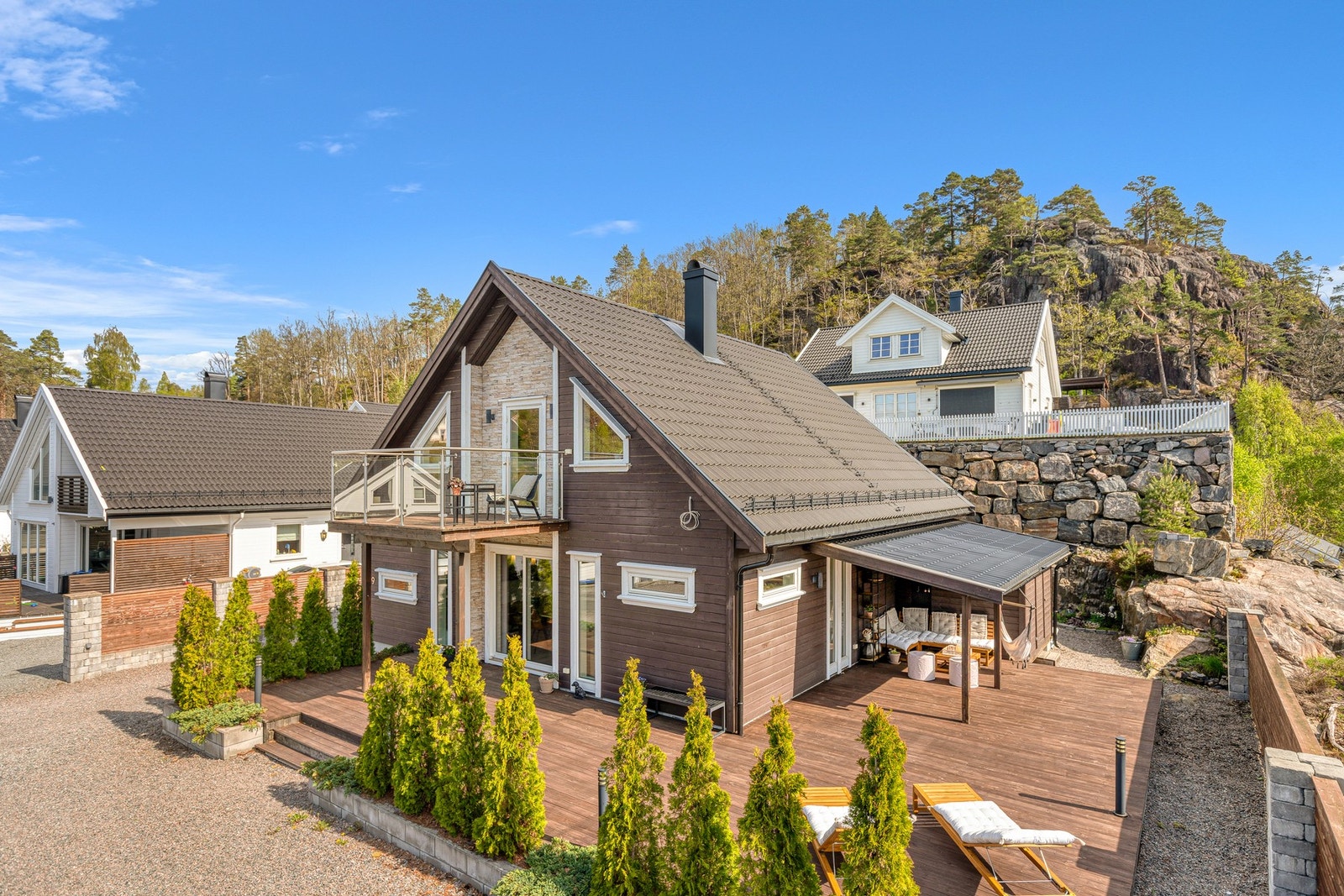 Området er barnevennlig med kort vei til skole, barnehage og flotte turområder. Galleribilde