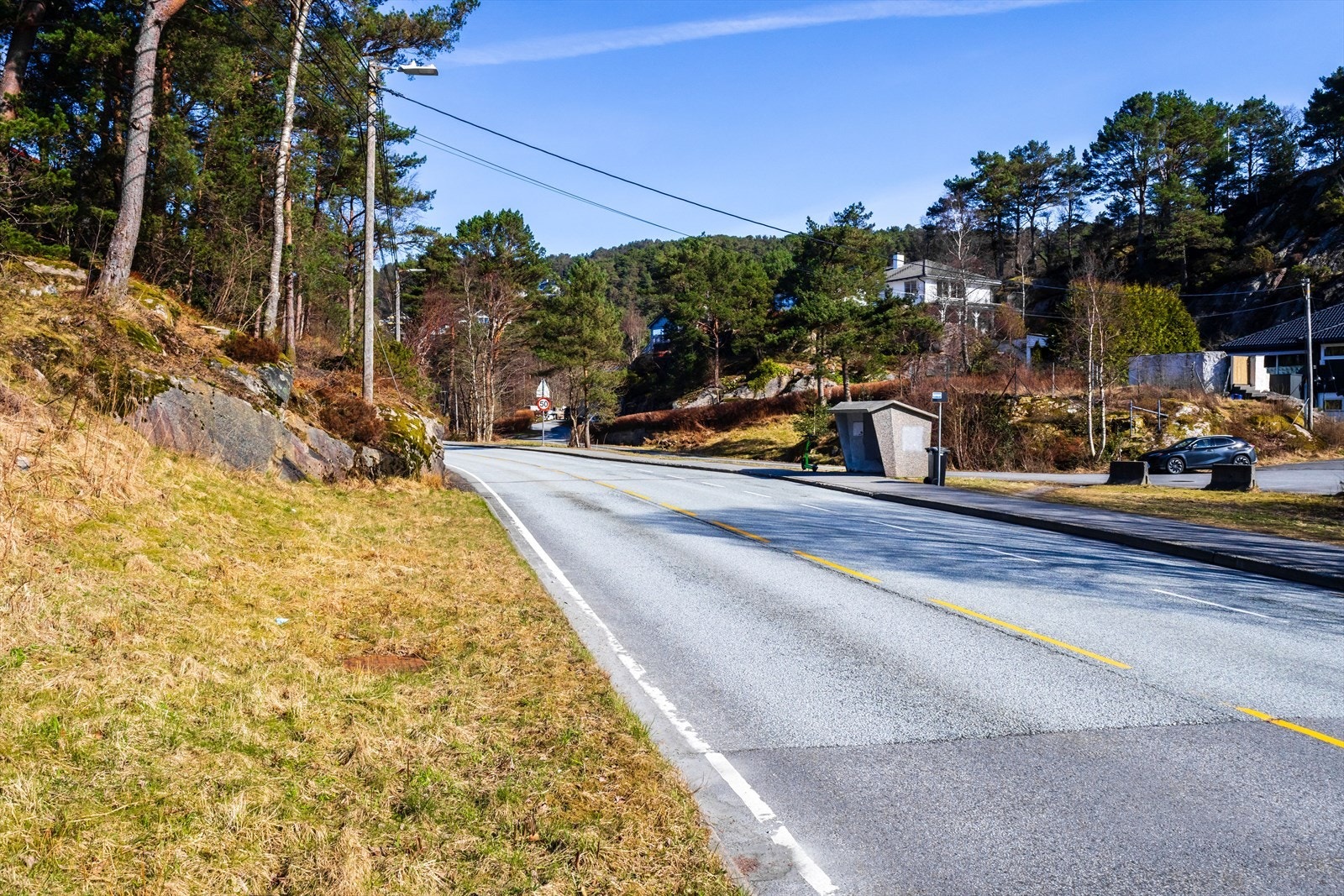 Det er kort avstand på gangvei ut i Tertnesveien til busstopp Galleribilde