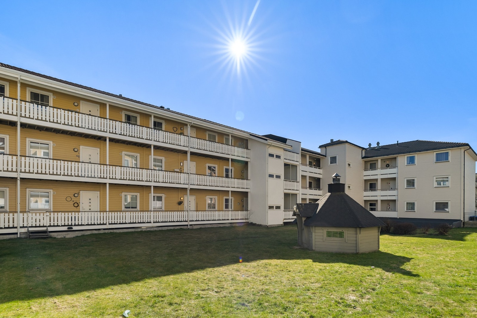 Leiligheten ligger i et stille og rolig område i Østbyen. Nærhet til sentrum, sykehuset, Rensåsparken, butikker mm. Galleribilde