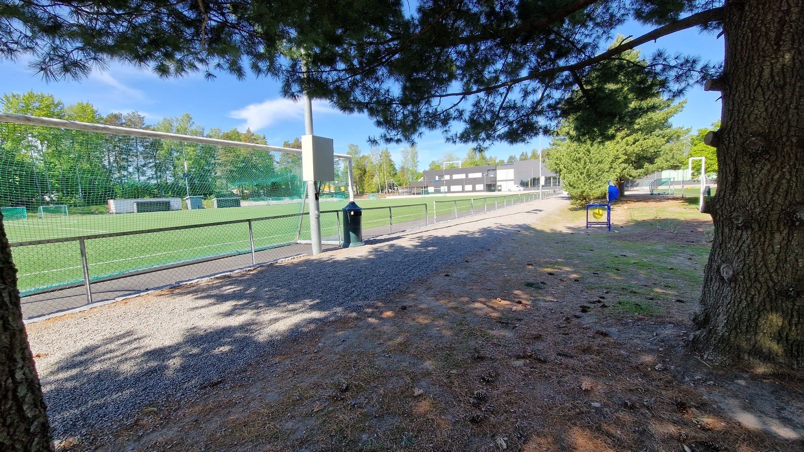 Korsvoll idrettshall med samlingslokaler, ny barnehage og store fotballbaner. Galleribilde