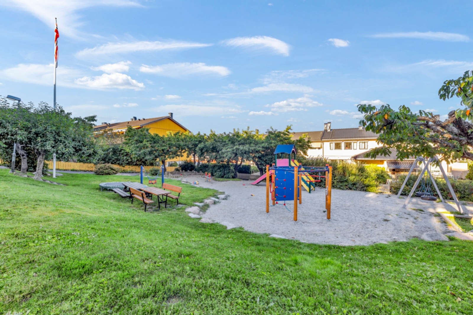 Lekeplassen. Galleribilde