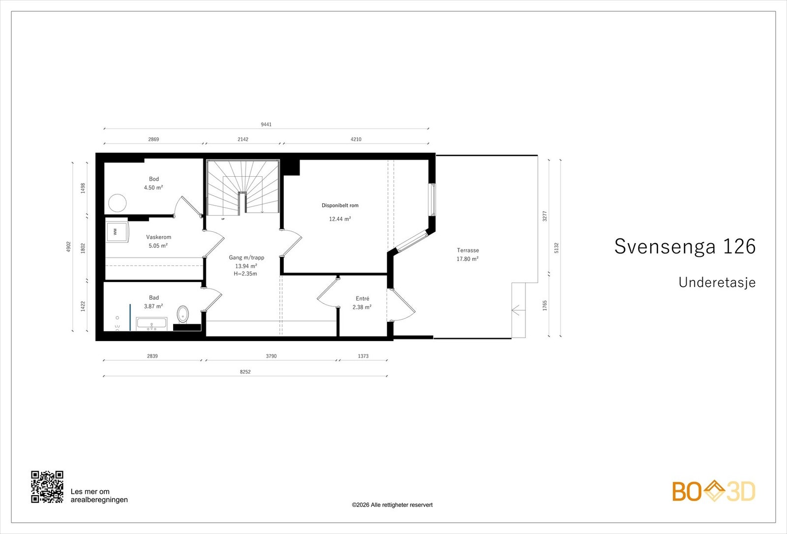 Inngangsetasjen er på 45 kvm og består av følgende rom:
vindfang, hall med god plass til garderobe, et flott bad, separat vaskerom med inngang til en romslig bod og et stort soverom/stue med gode lysforhold (sistnevnte ikke godkjent for varig opphold). Galleribilde