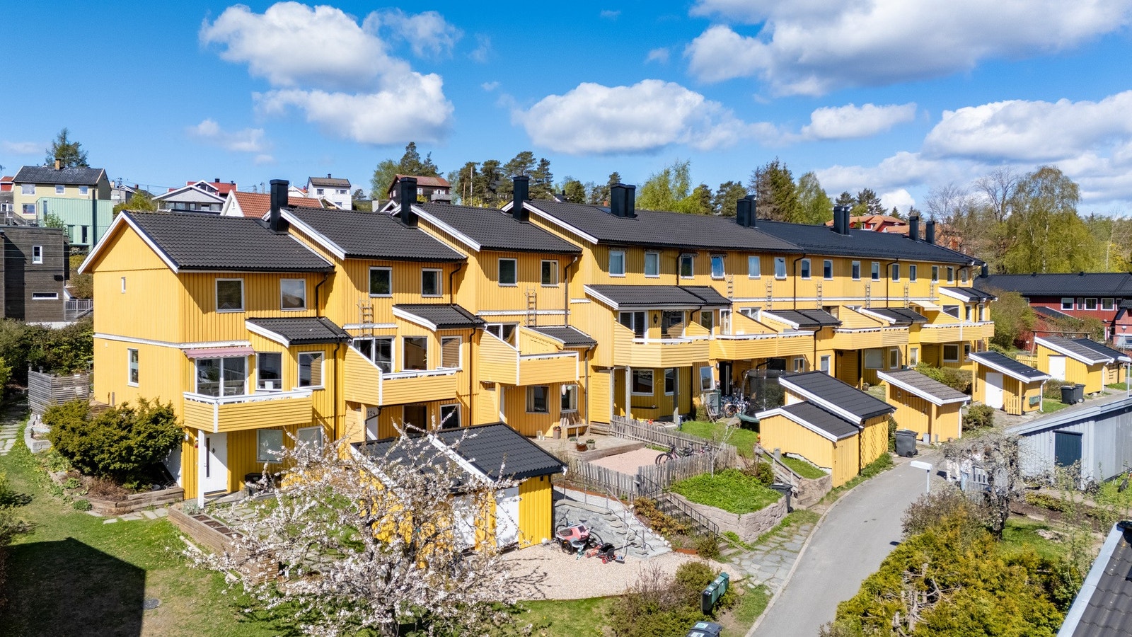 Rekkehusfeltet ble bygget i 1983 og boligen er oppgradert med nytt tak i 2014, 2 bad+vaskerom fra 2015. Husene er svært populære med sin tilknytning til Korsvoll skole, barnevennlige uteområder med koselig lekeplass og bilfrie internveier og sin nærhet ti Galleribilde