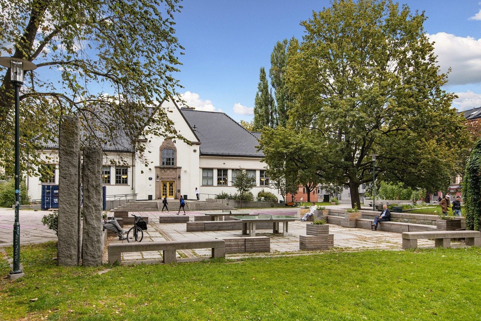Deichman biblioteket på Schous plass ligger like ved leiligheten. Galleribilde