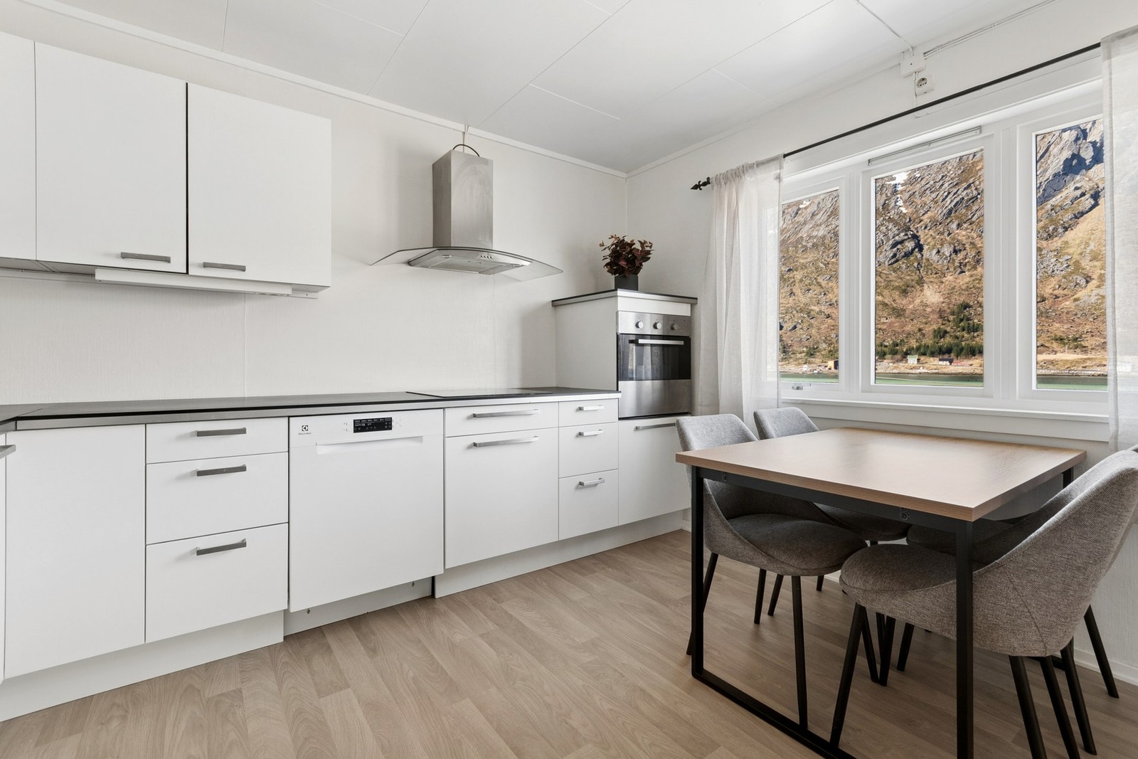 God benkeplass og plass til sittegruppe. Galleribilde