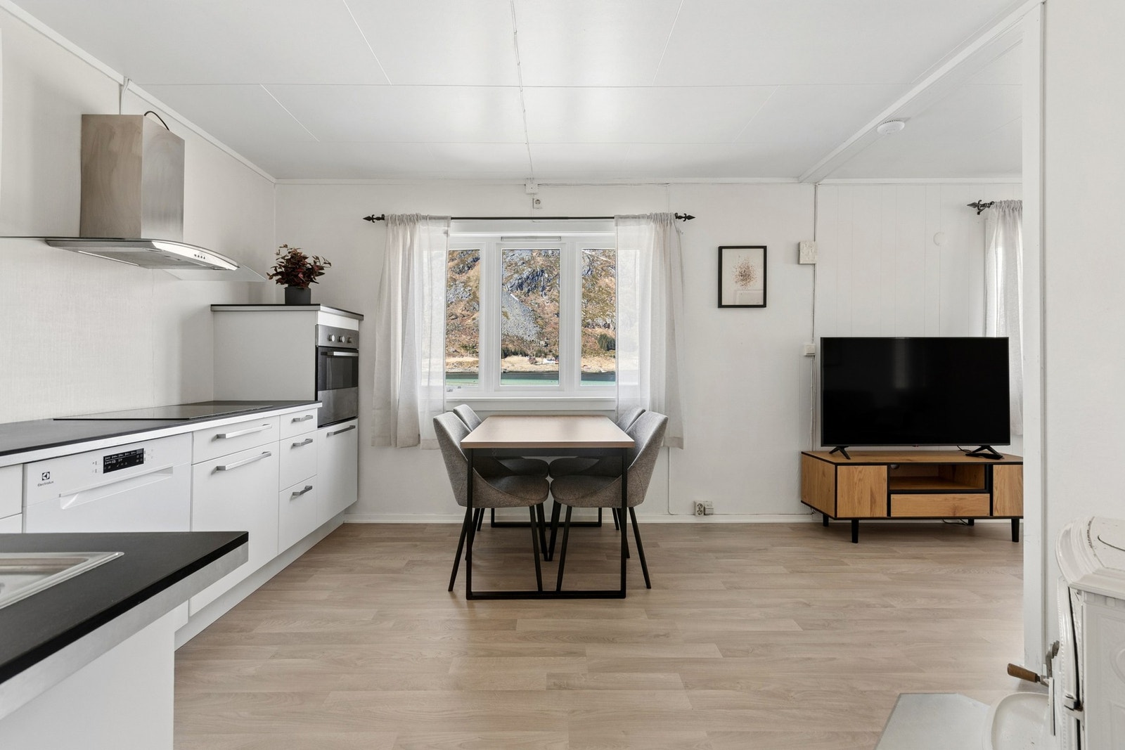Vi kommer inn i dette lyse, flotte kjøkkenet. Galleribilde