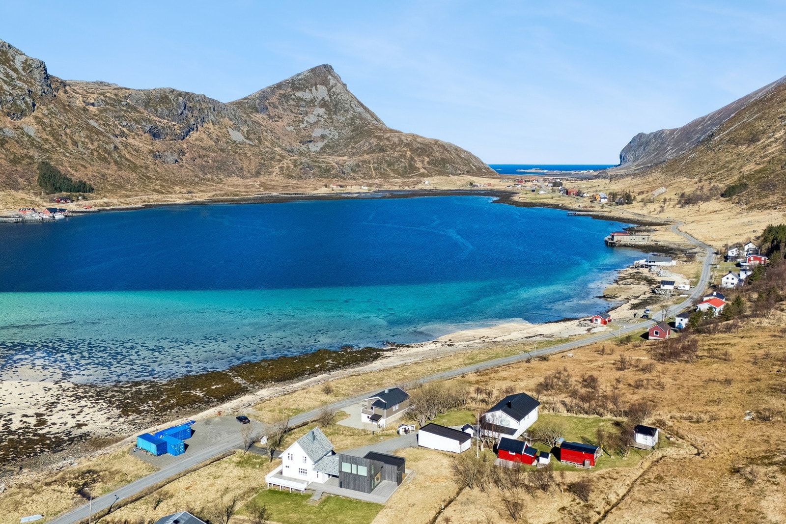 Velkommen til
Skjelfjordveien 82 - Presentert av EiendomsMegler 1 Lofoten. Foto: EFKT. Galleribilde