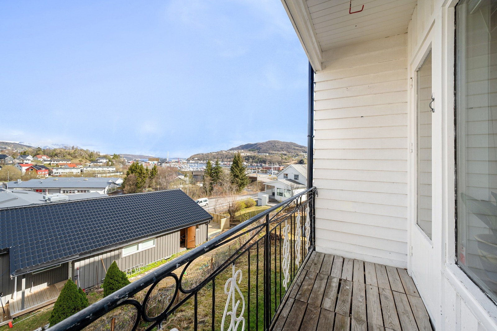 Hyggelig liten veranda utenfor stua Galleribilde