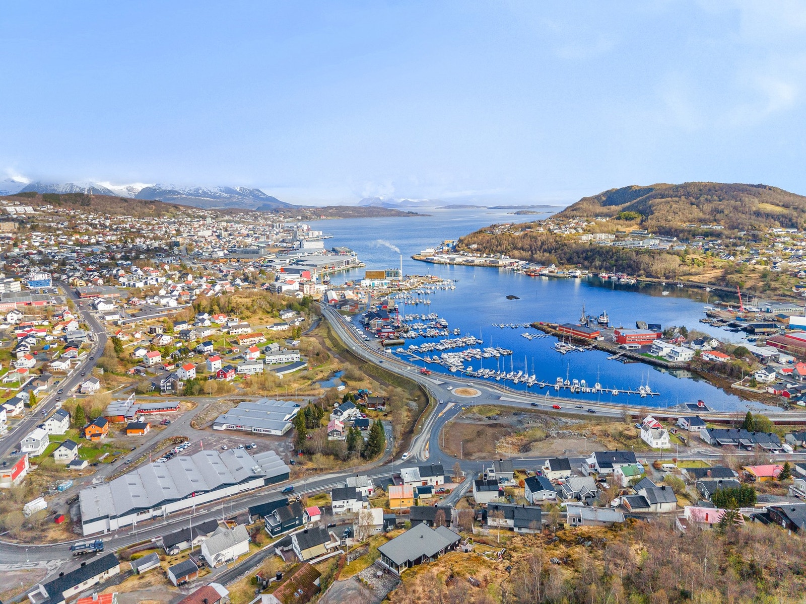 Veipakke Harstad har skapt trygge og gode gang-/sykkelstier langs sjøen både inn mot byen og sørover mot Kanebogen Galleribilde