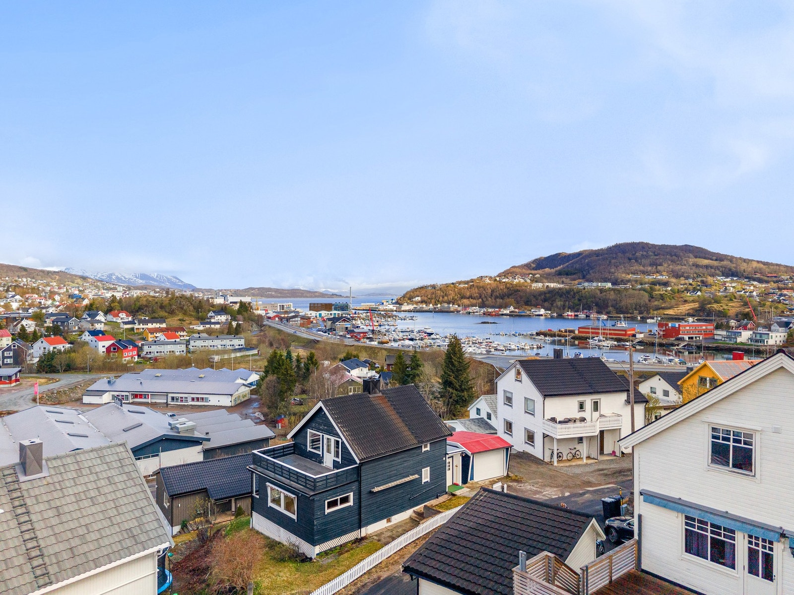Dagligvarebutikk, skoler og barnehager finner du innenfor en omkrets på ca 1 km Galleribilde
