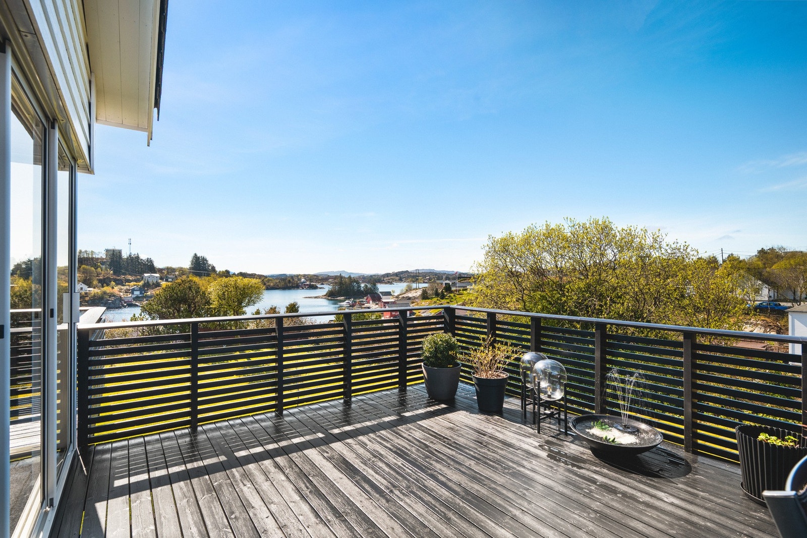 Fra vinterhagen er det videre tilgang til terrasse Galleribilde