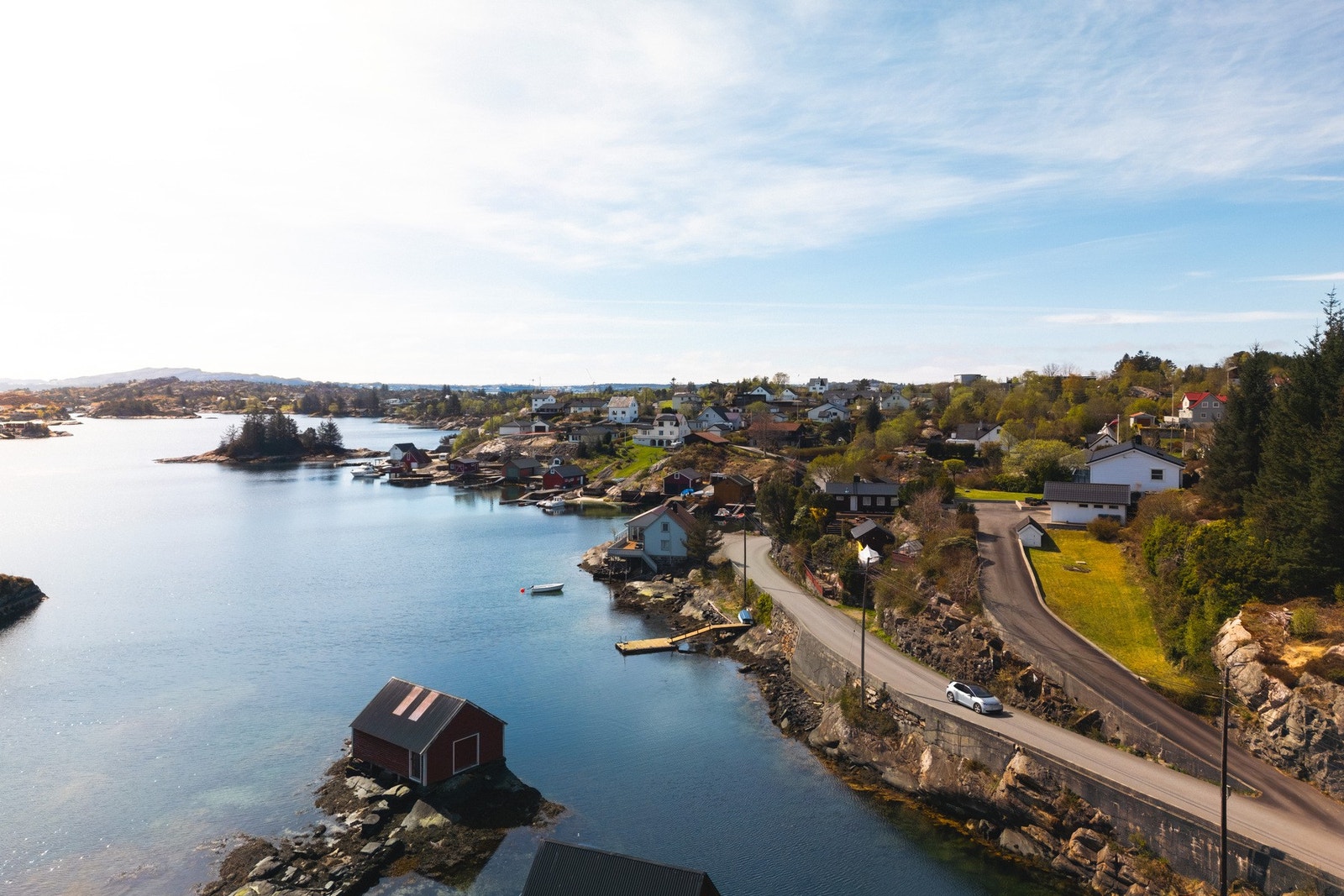 Med sjøen rett utenfor døren ligger det også godt til rette for bading, kajakkpadling og båtliv Galleribilde