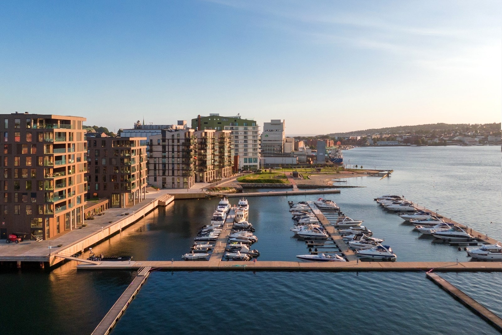 Verket Brygge er en av Moss mest attraktive og moderne bydeler, med sjøen som nærmeste nabo og gangavstand til sentrum. Galleribilde