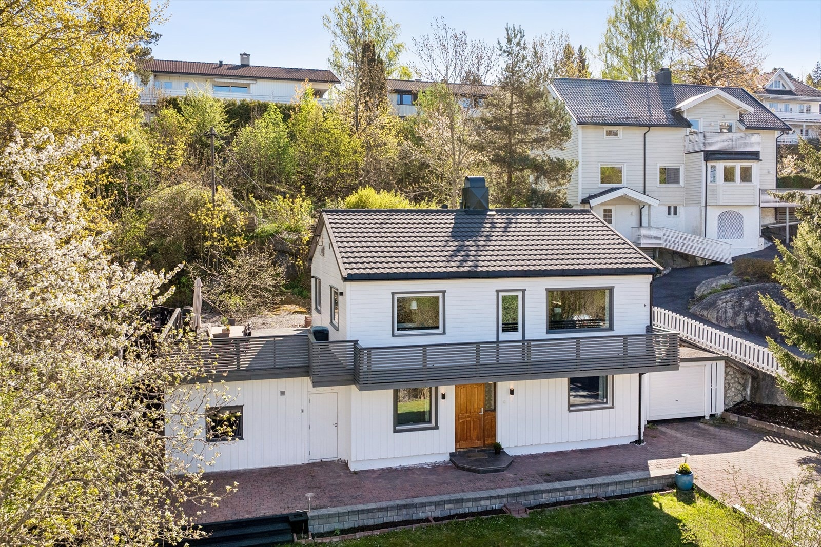 Eiendommen har en sentral beliggenhet på Kolbotn, med kort vei til både servicetilbud og flotte turområder. Galleribilde