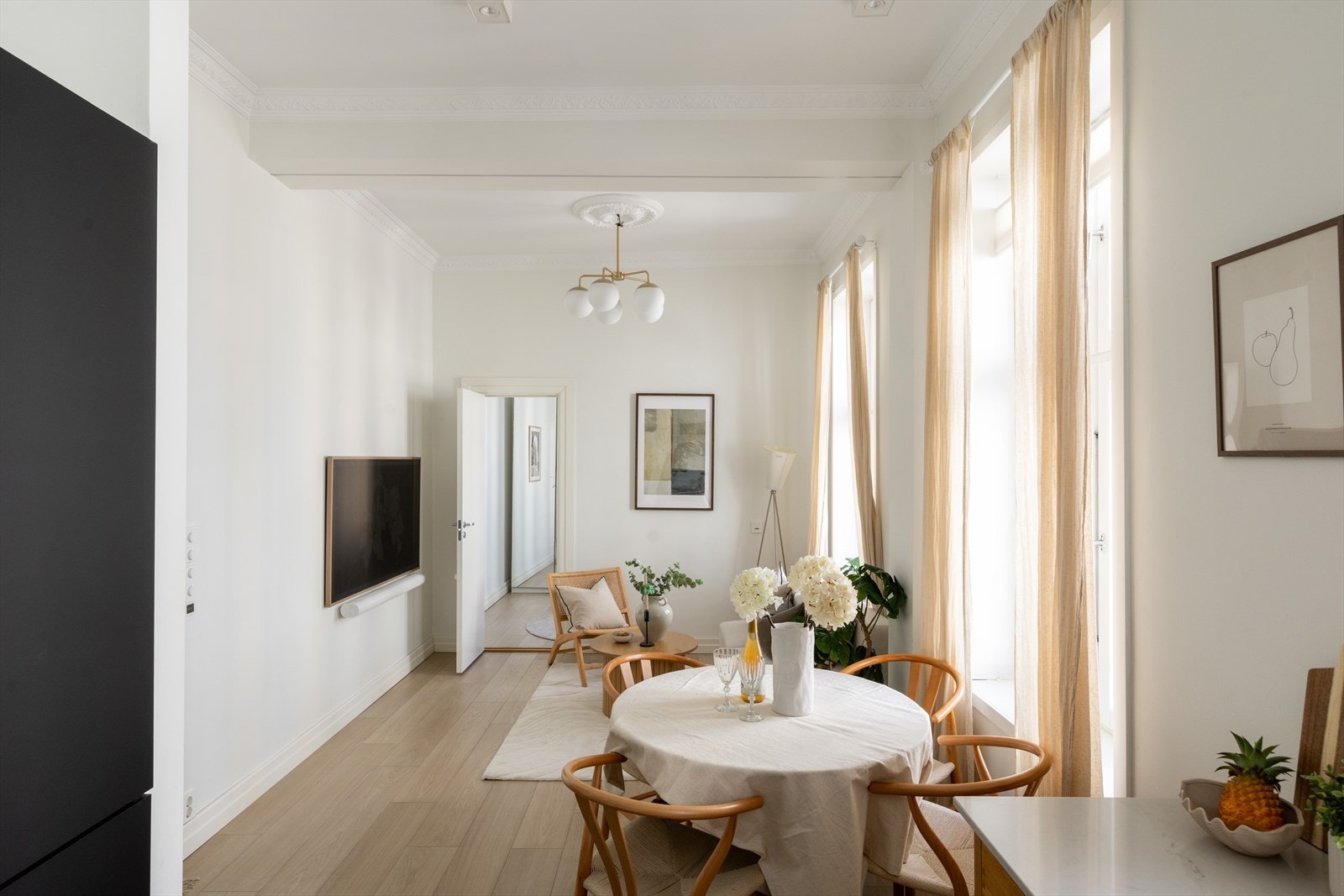Leiligheten har generøs takhøyde på 3,19 meter. Galleribilde
