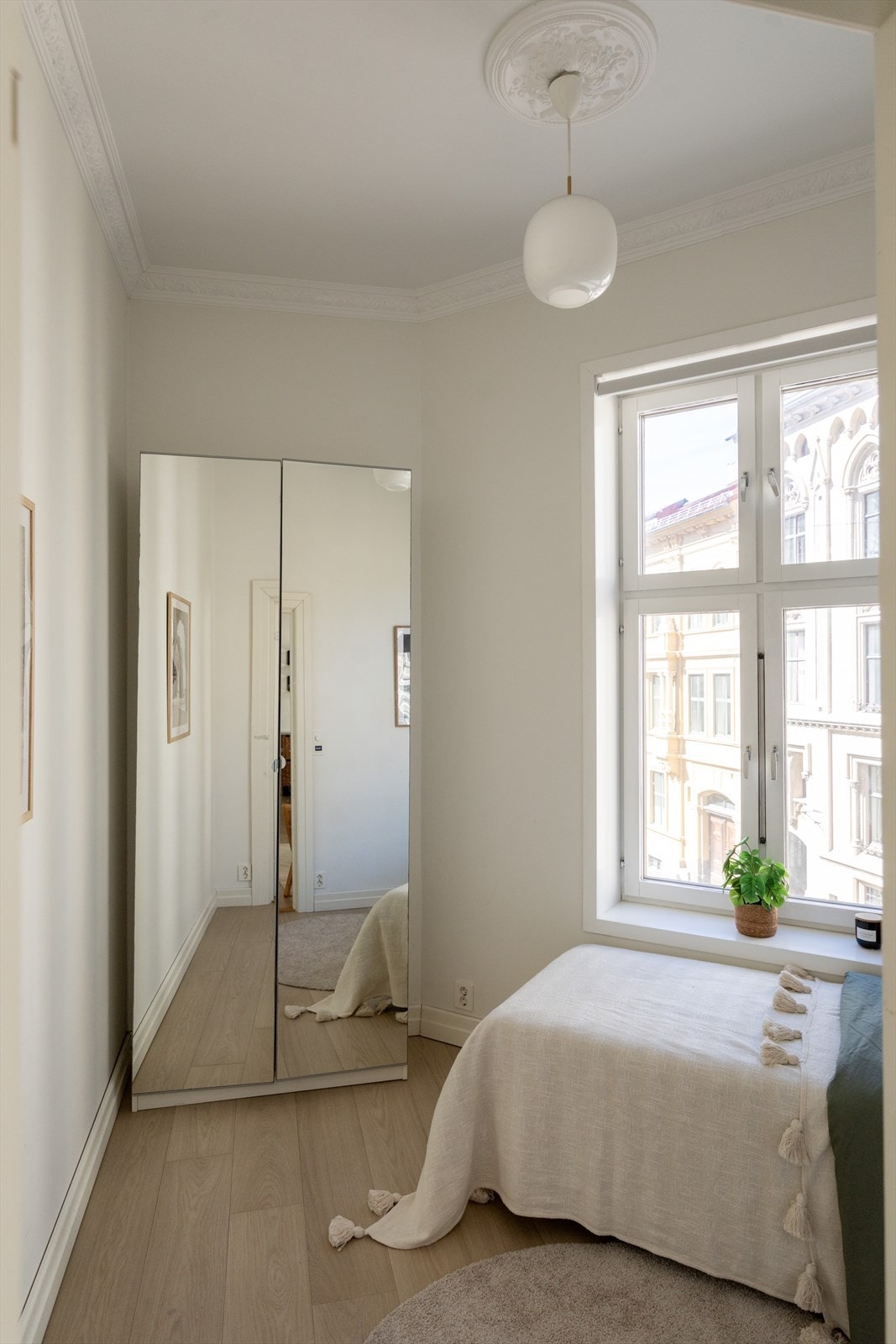 Rommet kan fint brukes som et kontor, gjesterom eller som et kombinert oppholds- og oppbevaringsrom. Galleribilde