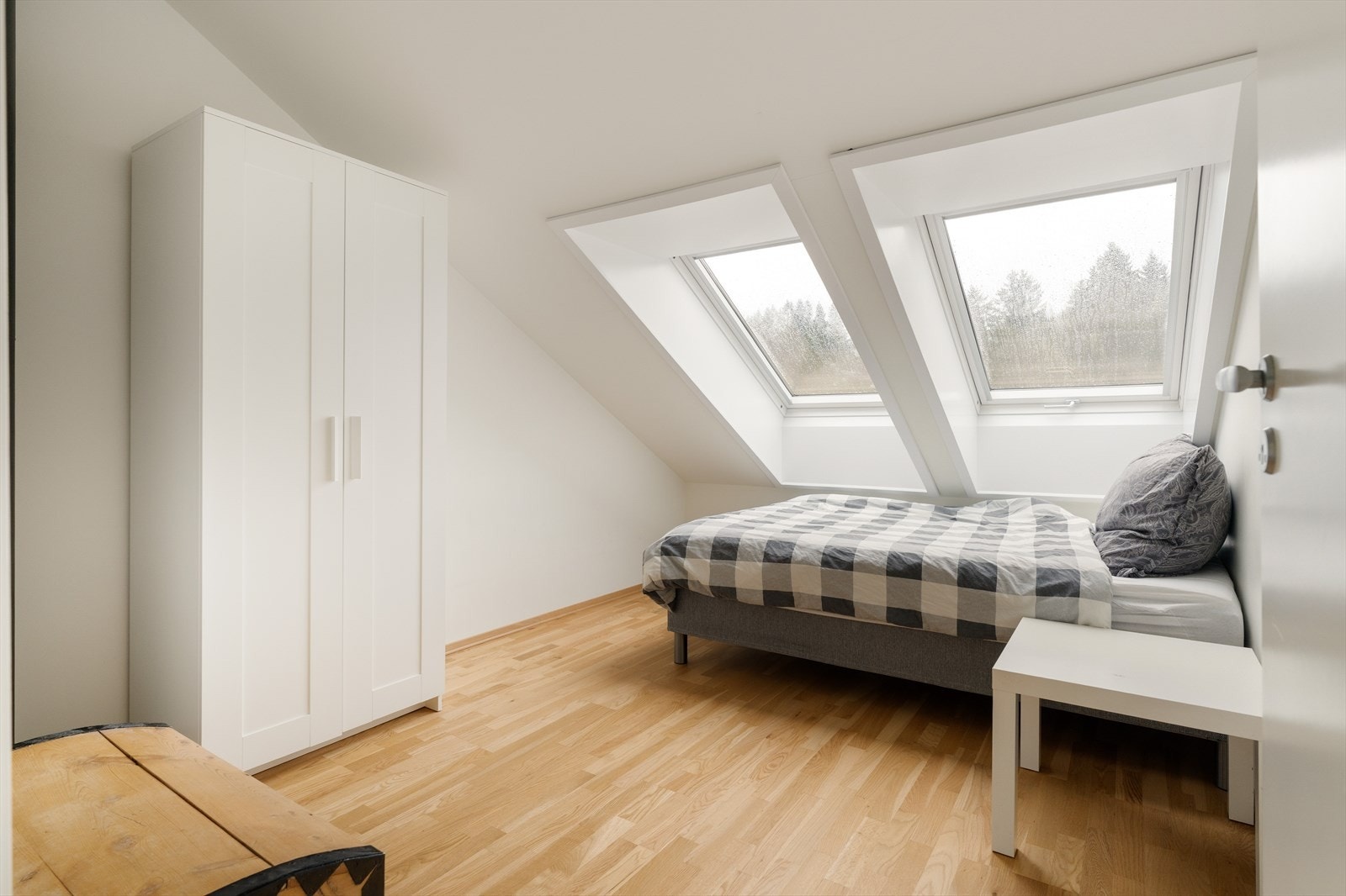 På loftet er det 3 soverom på hhv. 9m², 7m² og 6m². Galleribilde