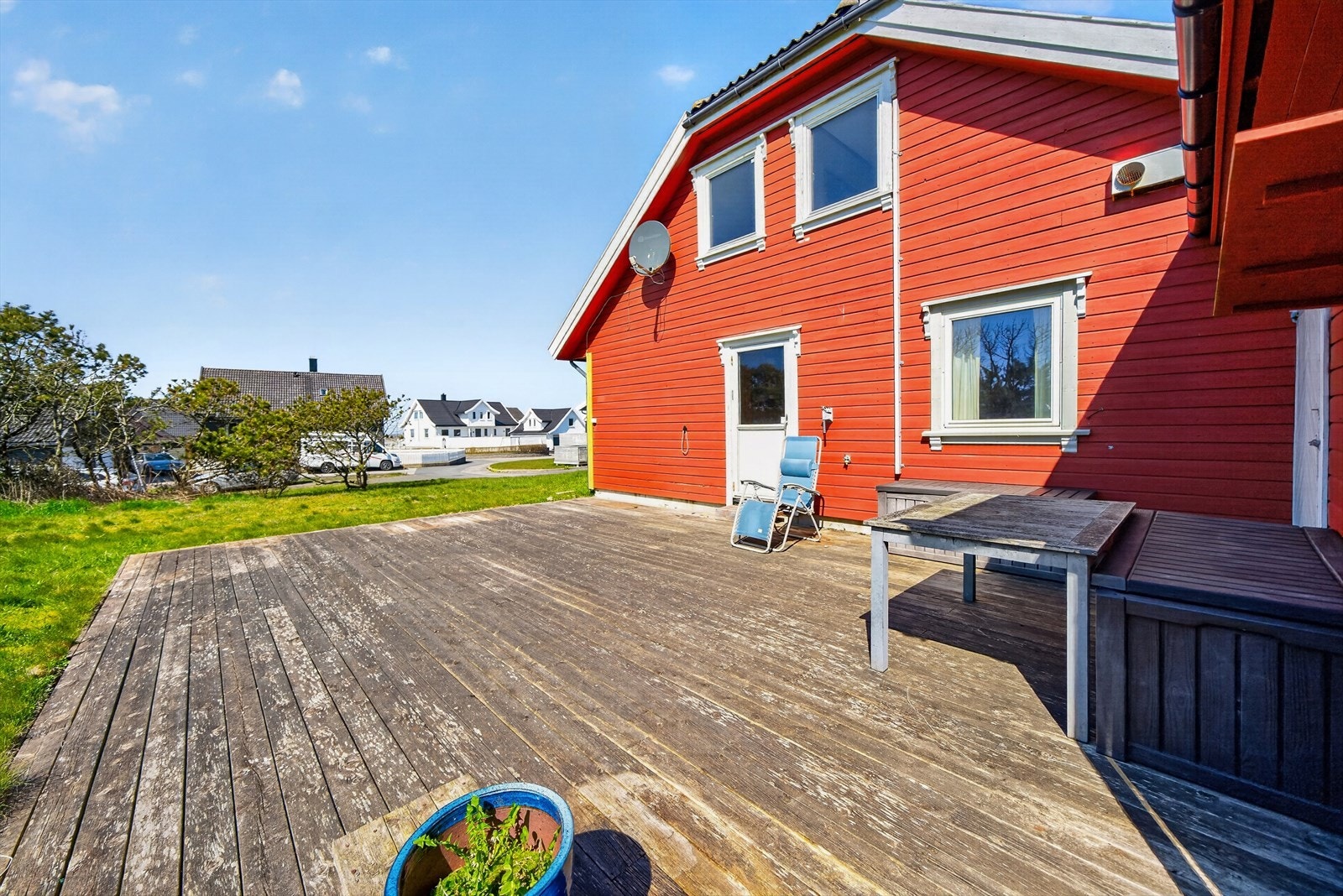 Solrik tomt med mye boltreplass. Galleribilde