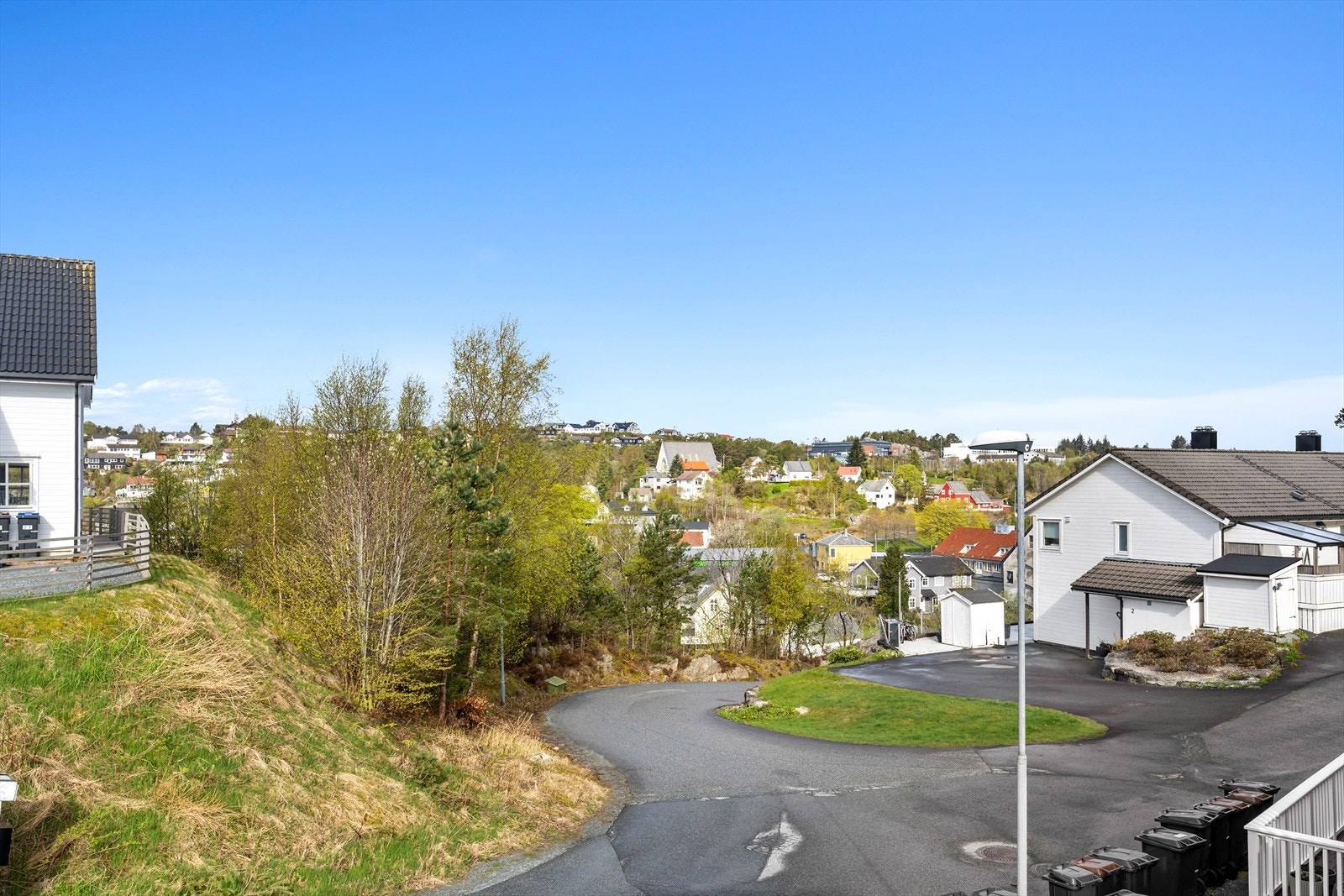Både Rubbestadneset skule og Espira barnehage ligger i trygg gangavstand fra boligen. Galleribilde