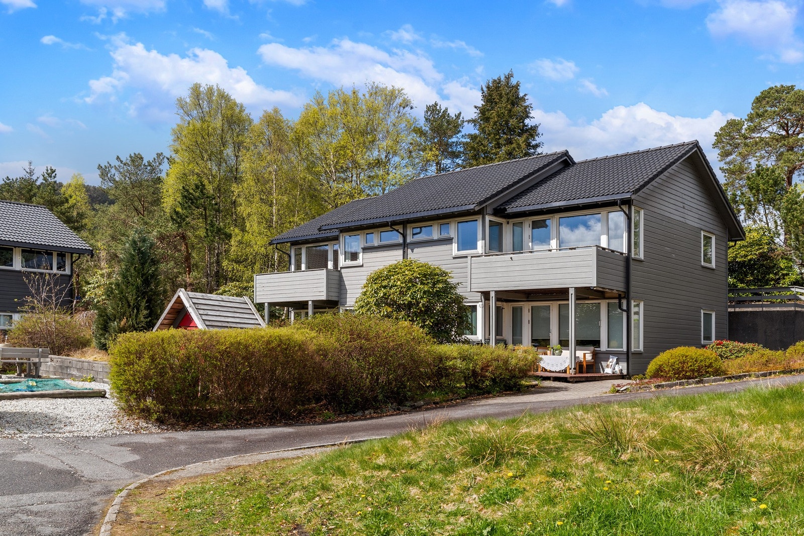 - Leiligheten har en god plassering i et stille og fredelig borettslag med nærhet til det meste du trenger i hverdagen - Galleribilde