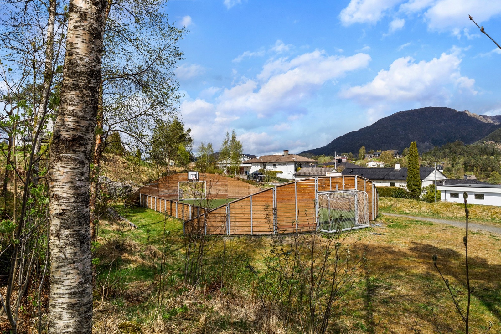 - Ballbinge like nede i gaten - Galleribilde